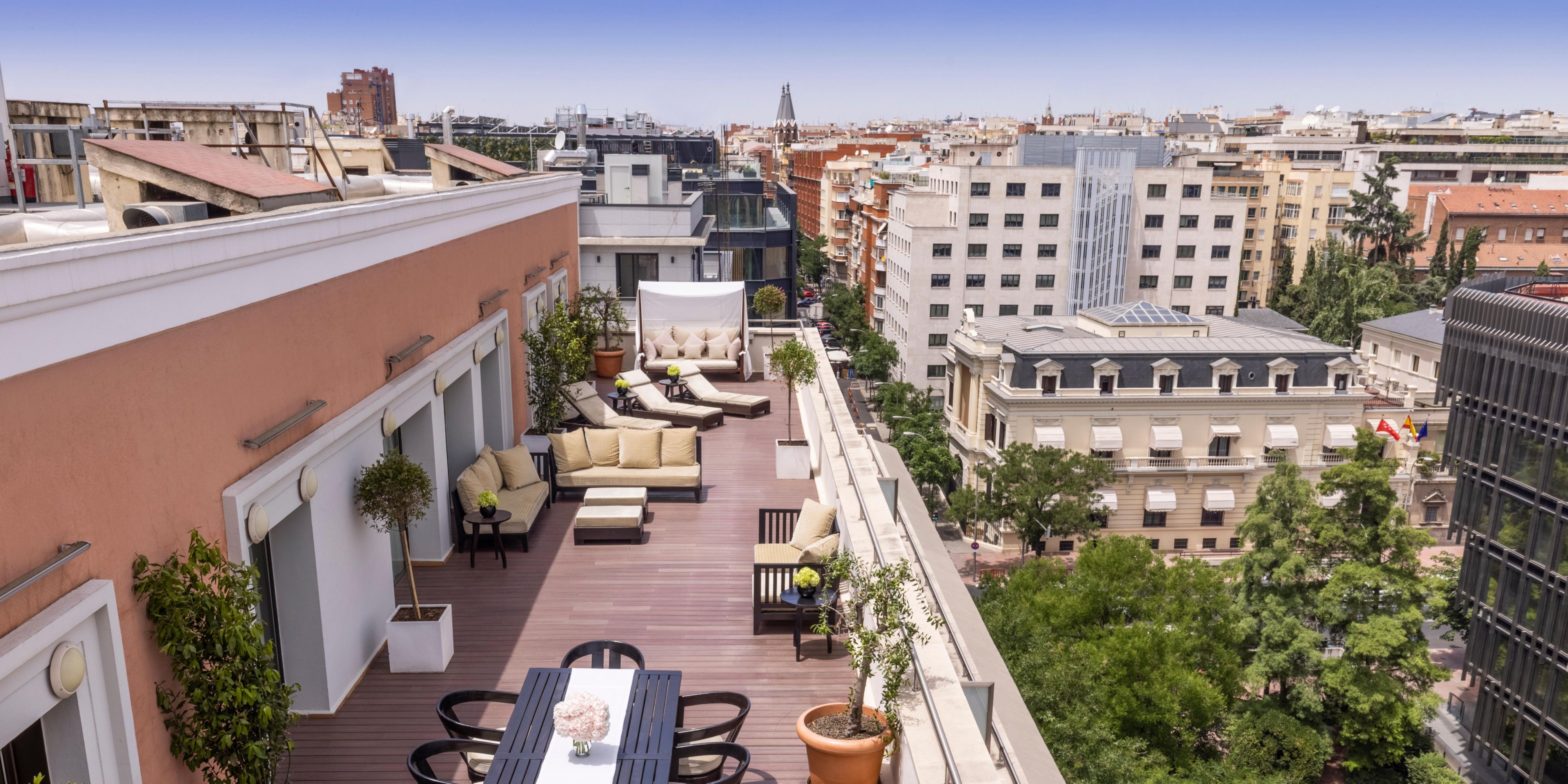 Ample terrace to enjoy outdoor living and dining