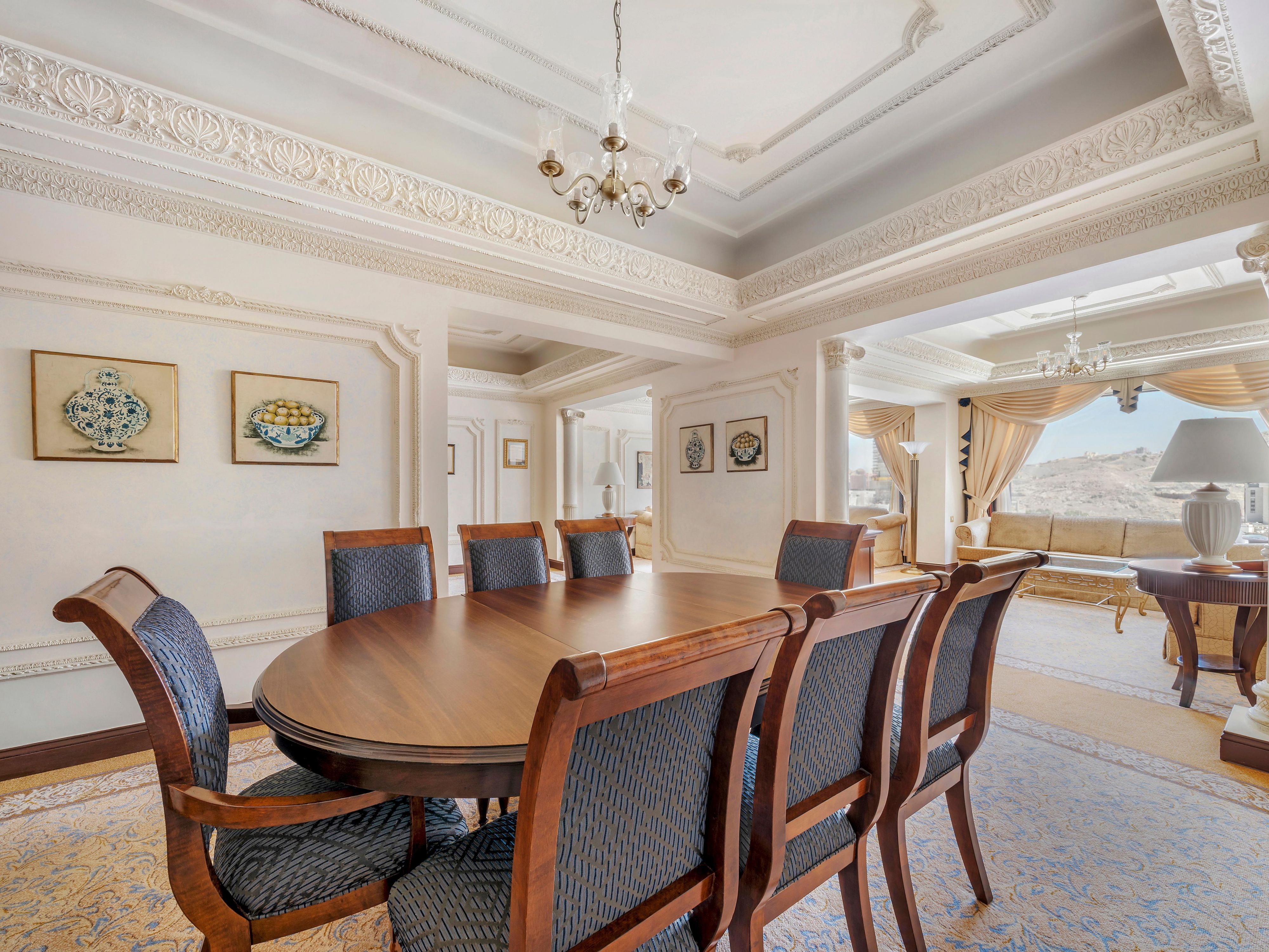 Admire the Holy Mosque during exquisite meals in the Amiri Suite