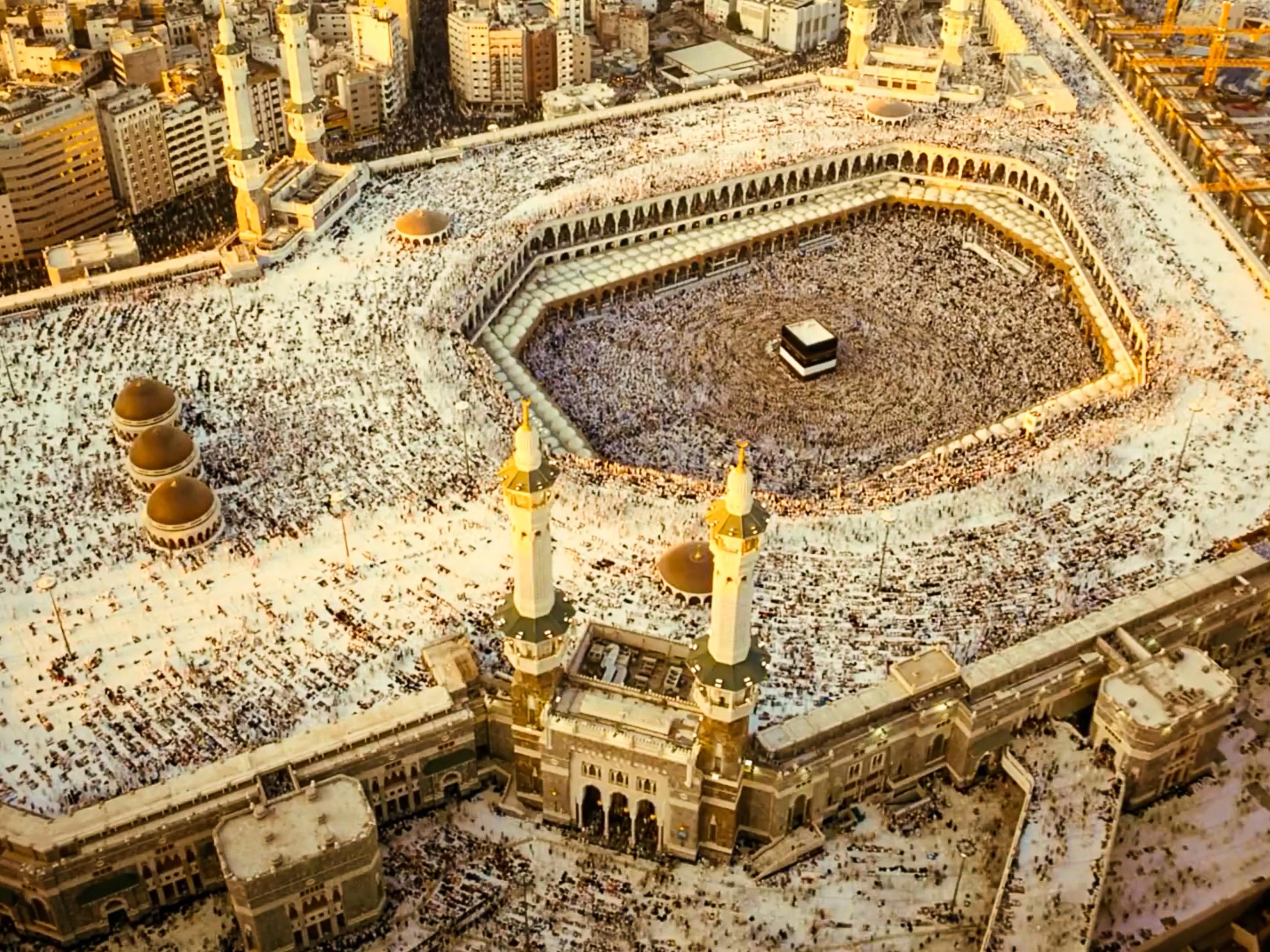 Stay mere steps away from King Fahad Gate and the Holy Kaaba