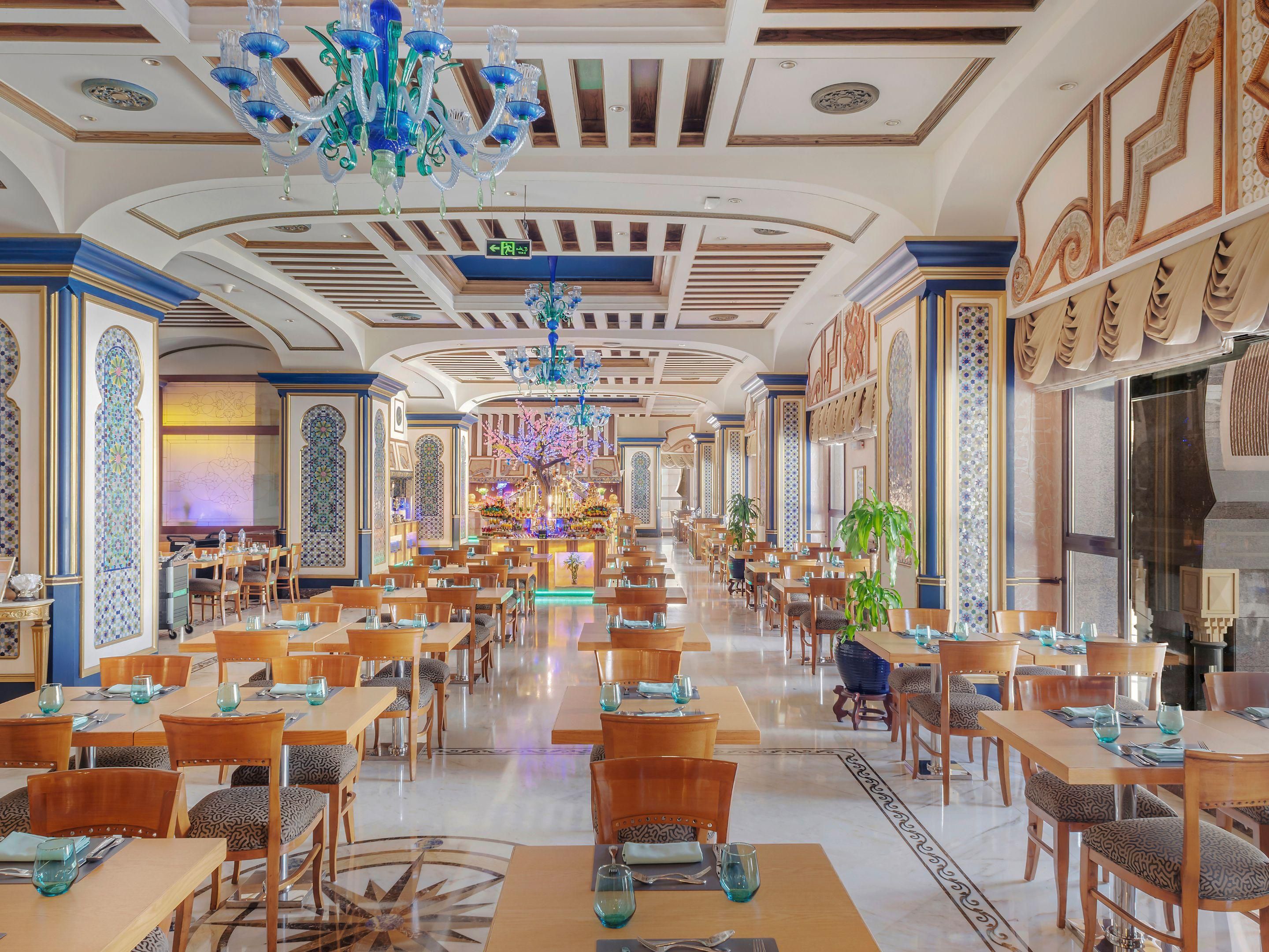 Our restaurant offer various seating options for breakfast 
