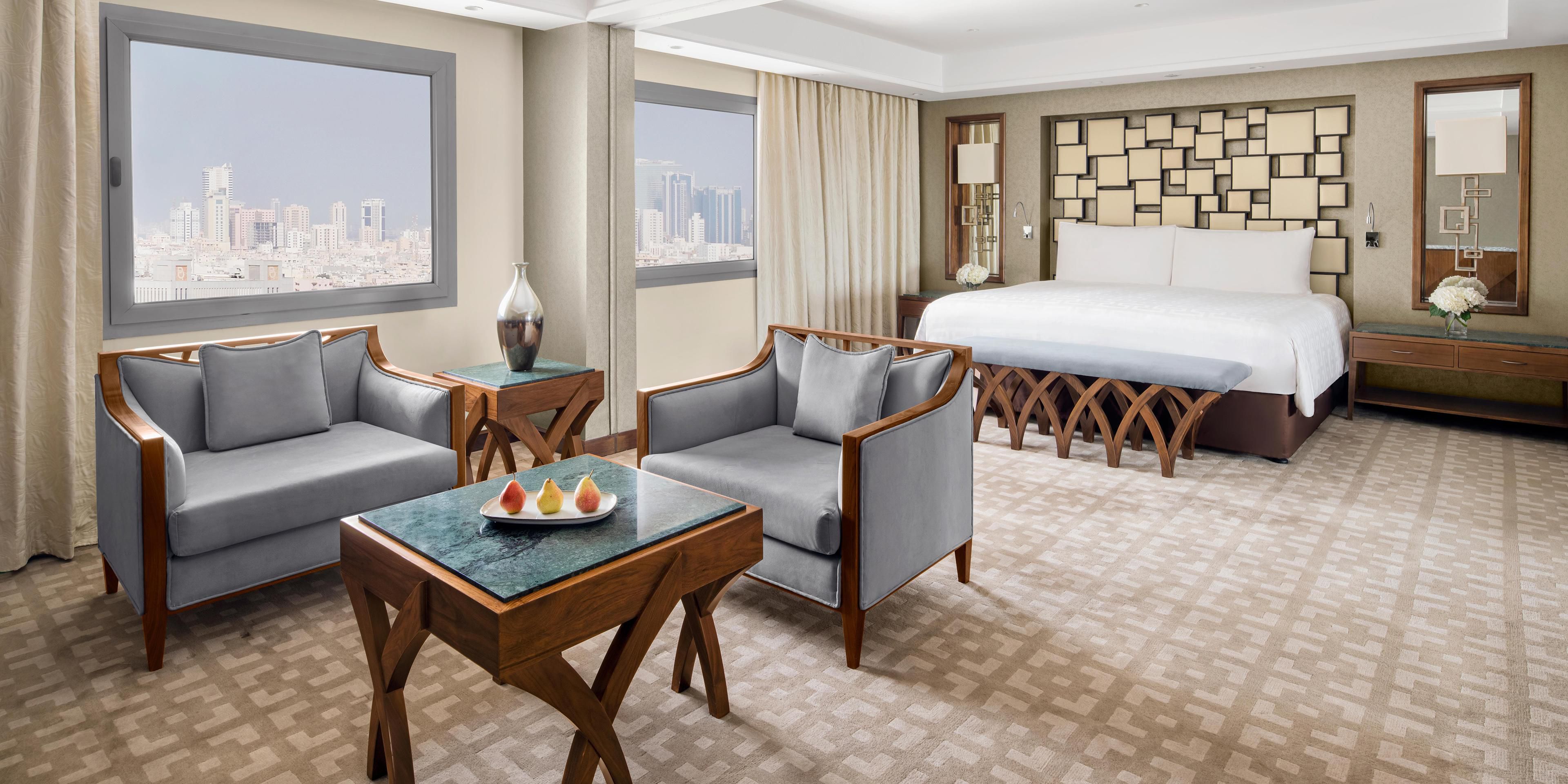 Bedroom with seating area and city view