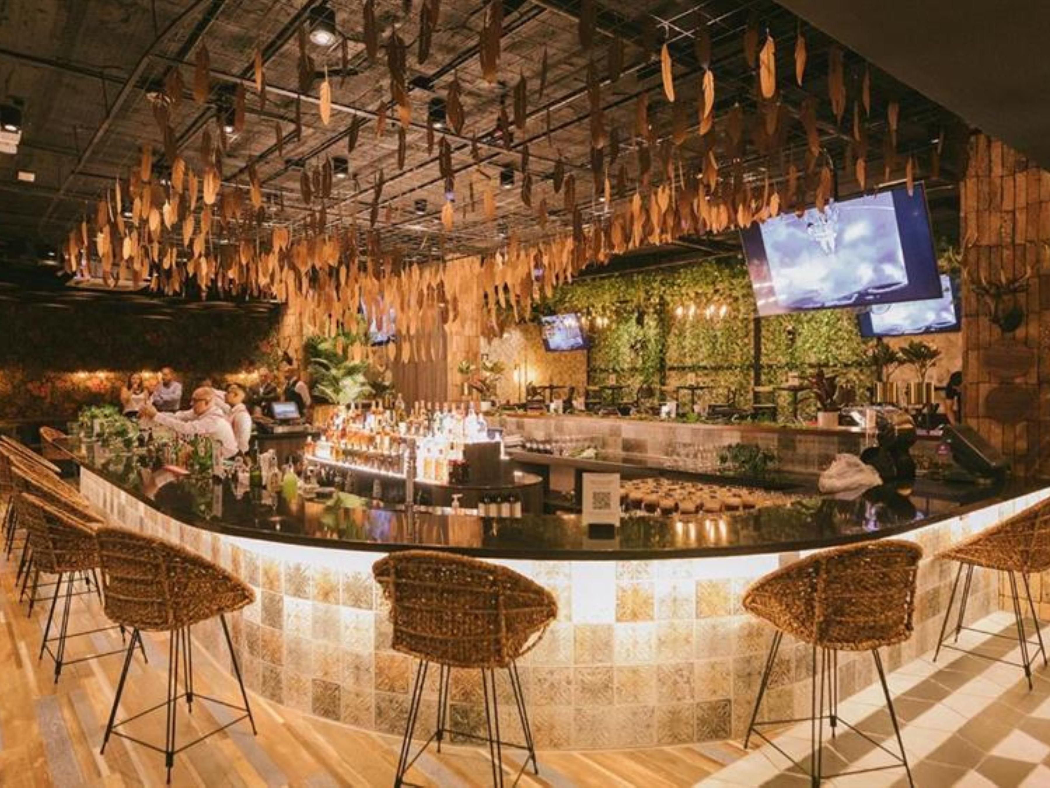 Bar and Lounge