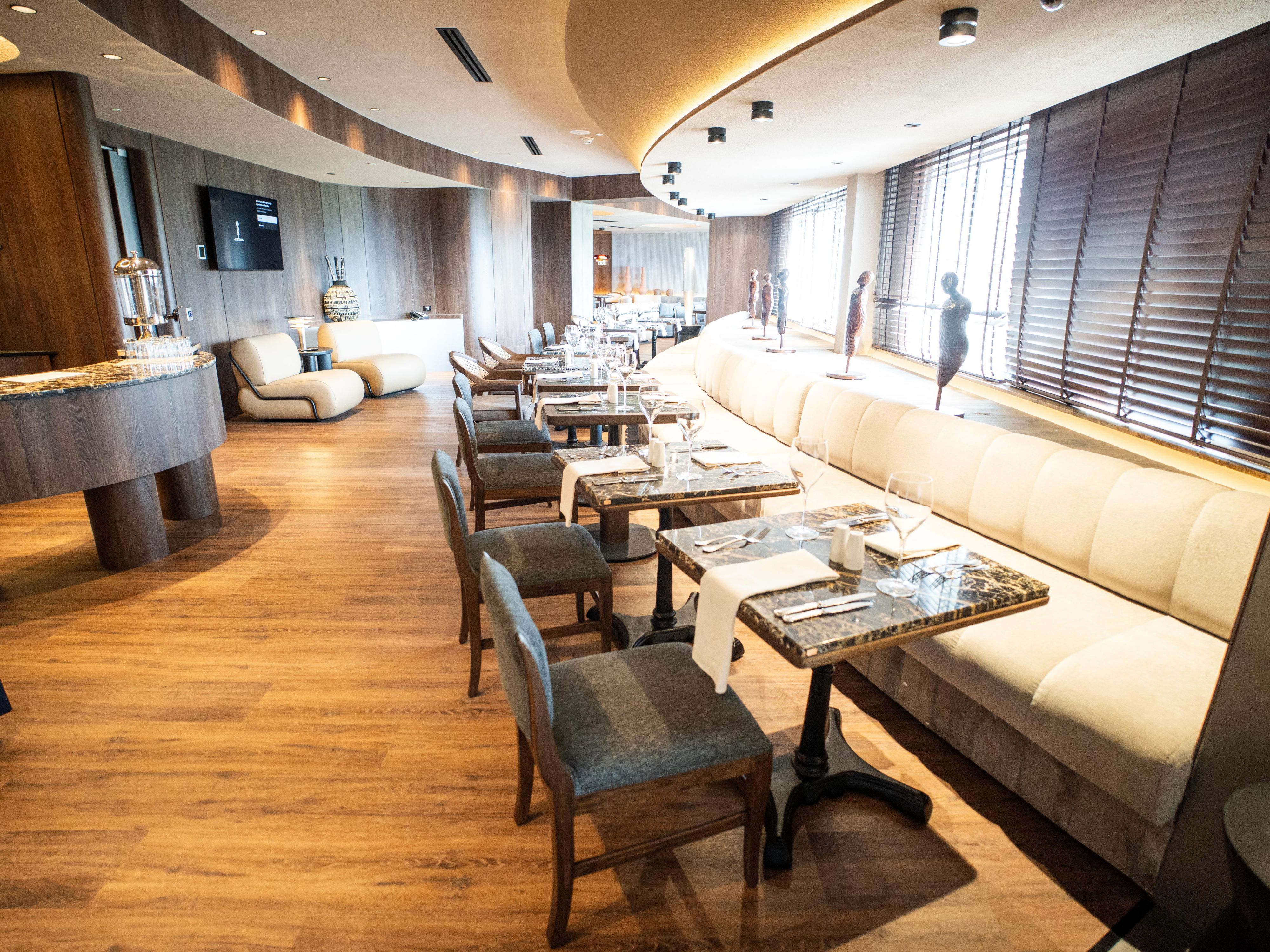 Club Floor Lounge