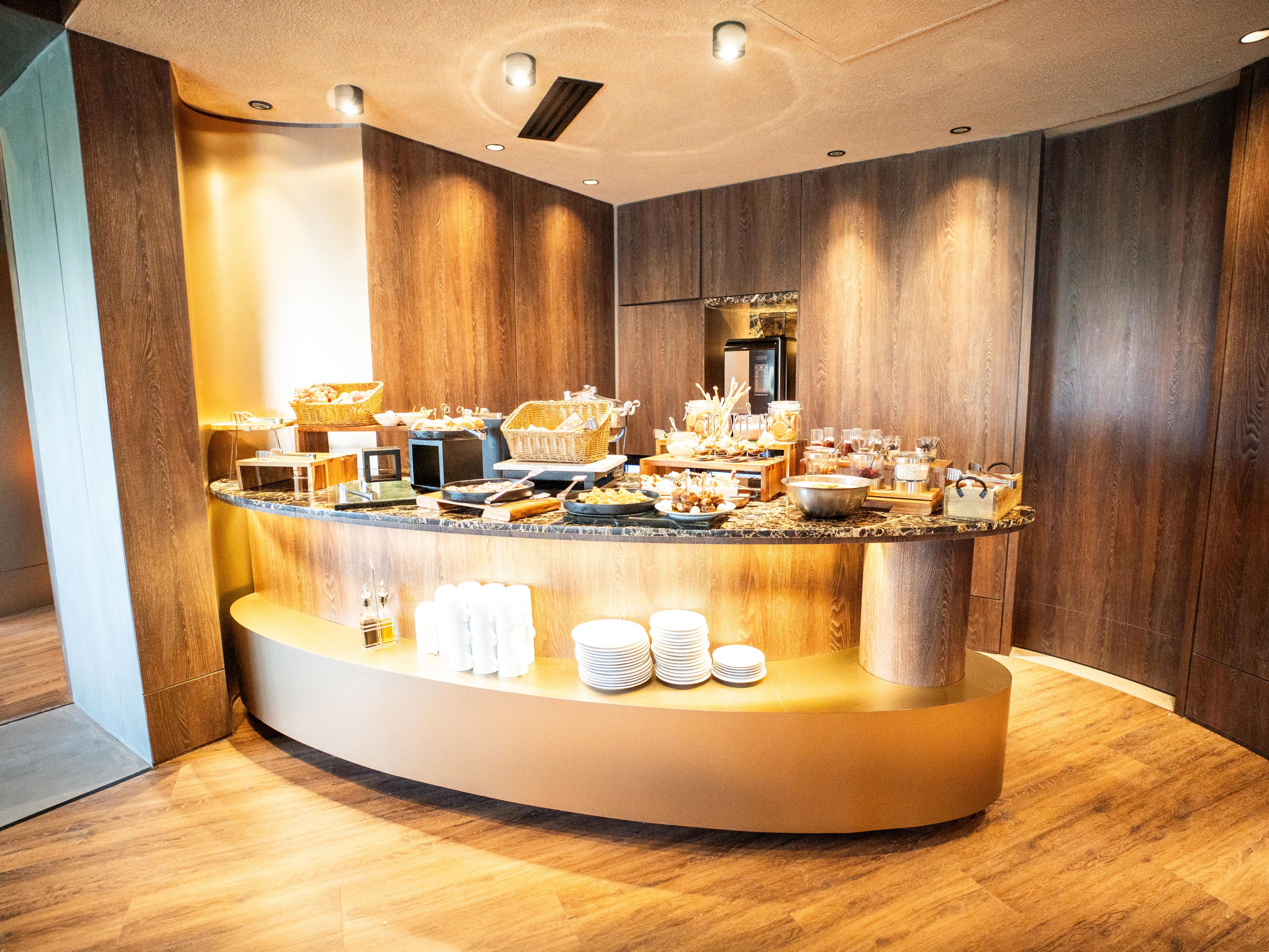 Club Floor Lounge