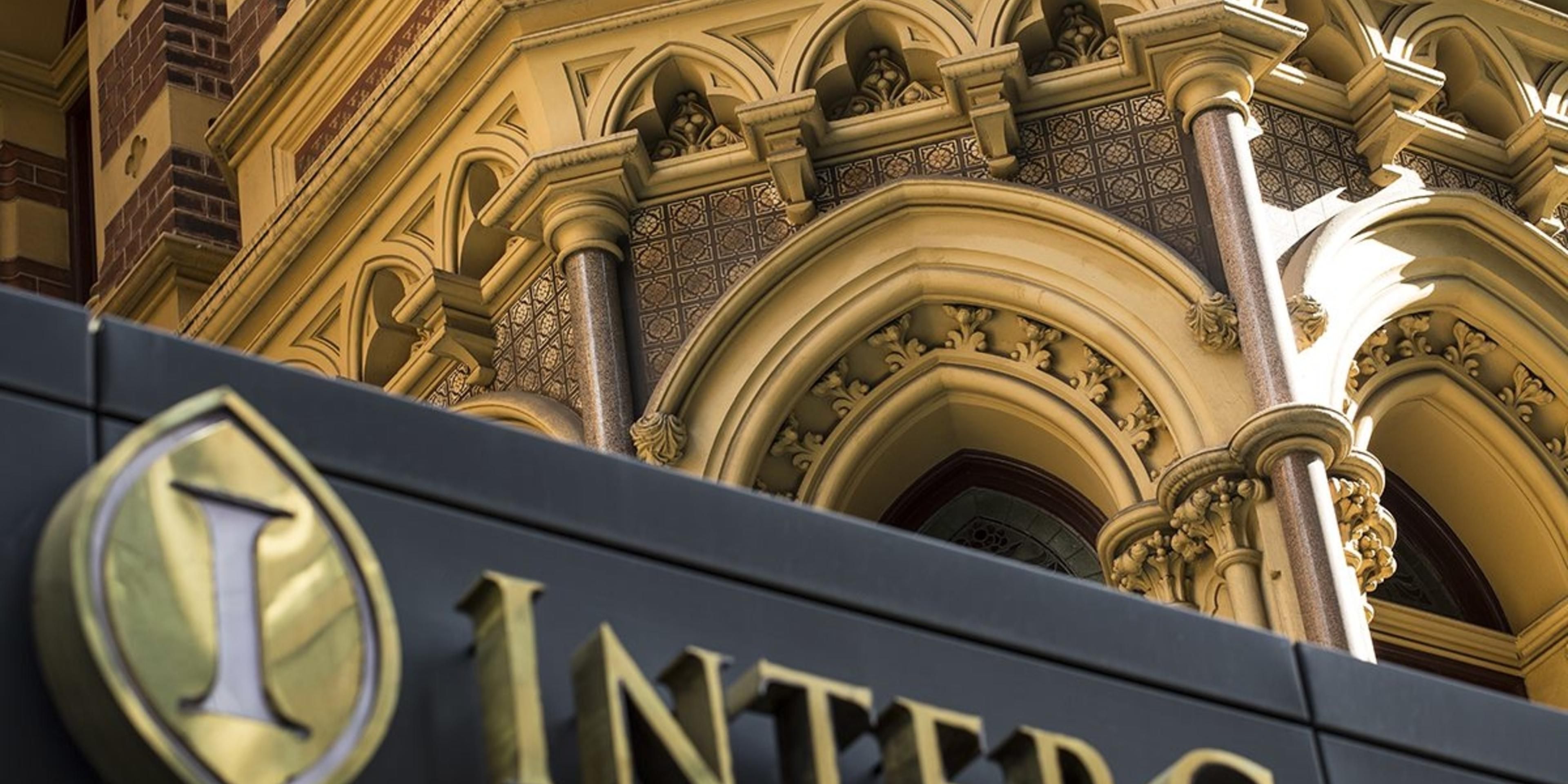InterContinental Melbourne The Rialto began as two separate buildings, the Rialto and the Winfield building, which housed Melbourne’s famous wool stores, offices, and residences. The original bluestone cobbled laneway, where horse-drawn carts once carried wool, still remains. 