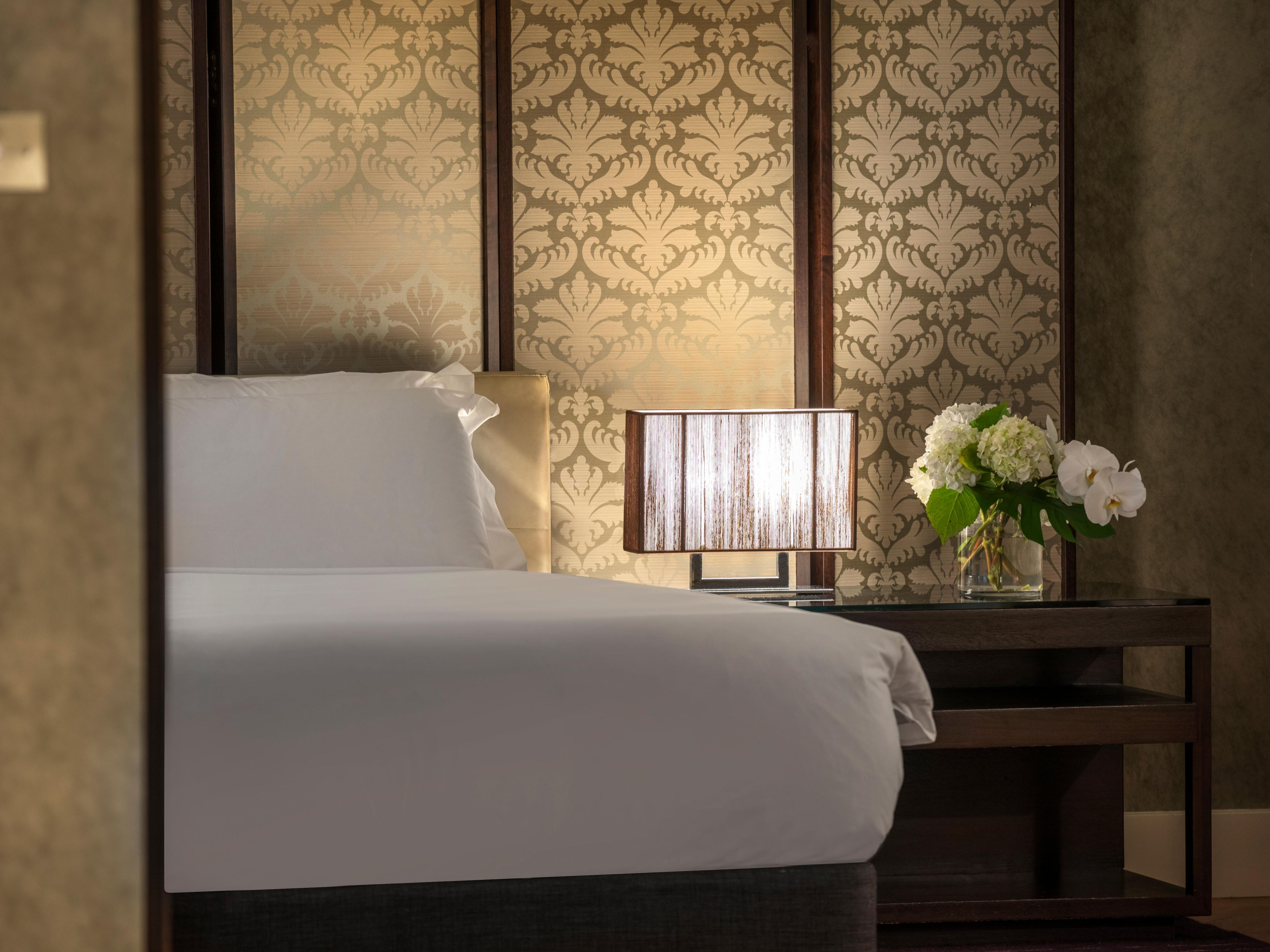1 King Bed Iconic Suite Feature 
