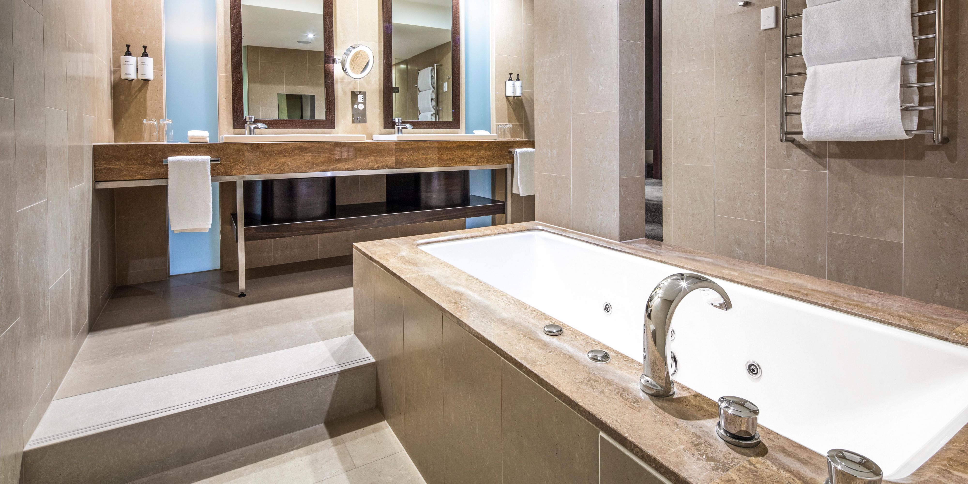1 King Bed 1 Bedroom Signature Suite 