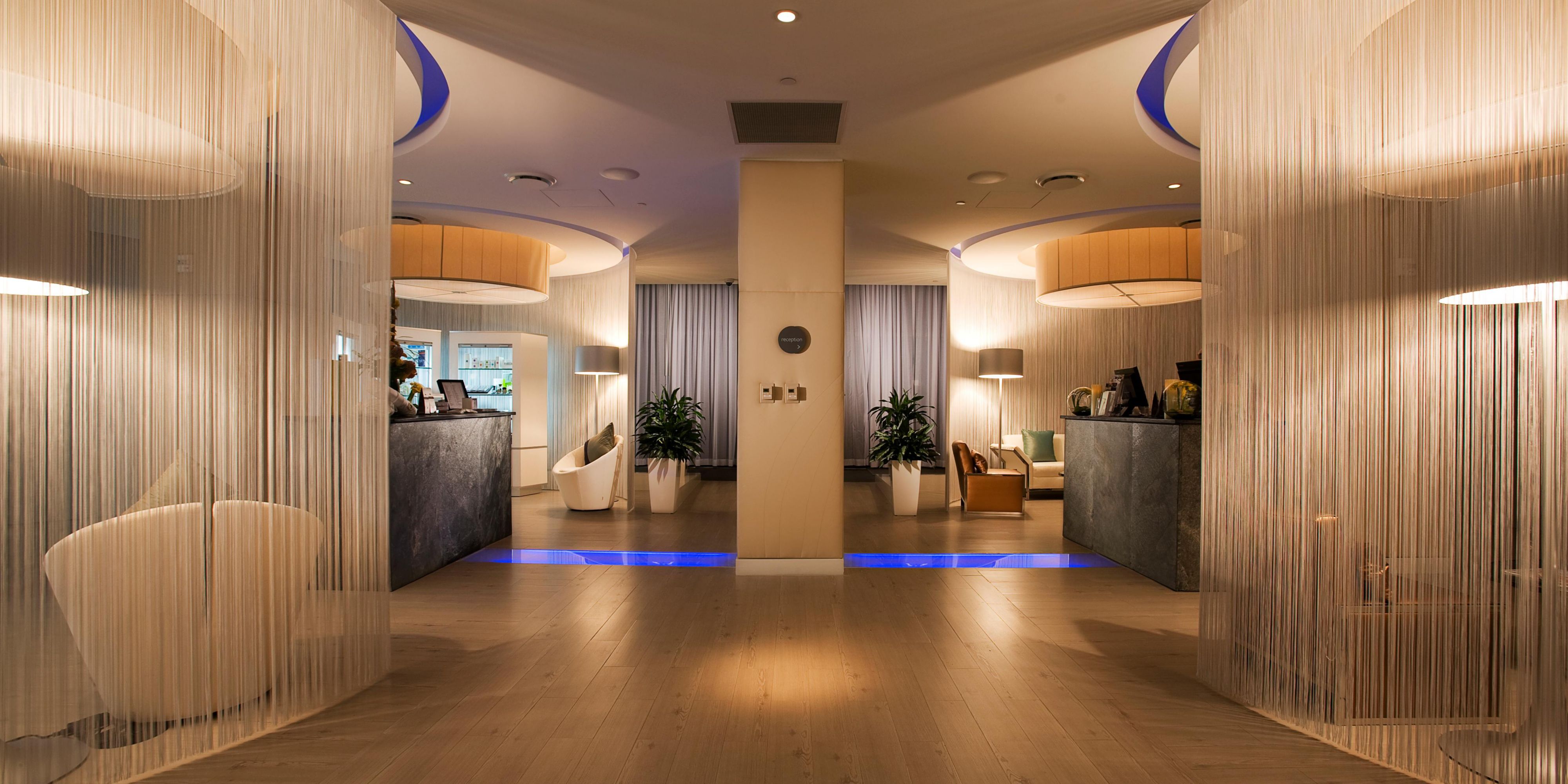 mySpa هو المنتجع الصحي الرئيسي في ميامي ، والذي يحتوي على 10 غرف علاجية ، بما في ذلك علاج HydraFacial وجناح الزوجين. التدليك وعلاجات العناية المتقدمة لدينا مستوحاة من تقنيات من جميع أنحاء العالم. لدينا أيضًا استوديو للياقة البدنية مع مسرح تكنوجيم للقلب وأوزان حرة جنبًا إلى جنب مع معدات القوة والتكييف. 