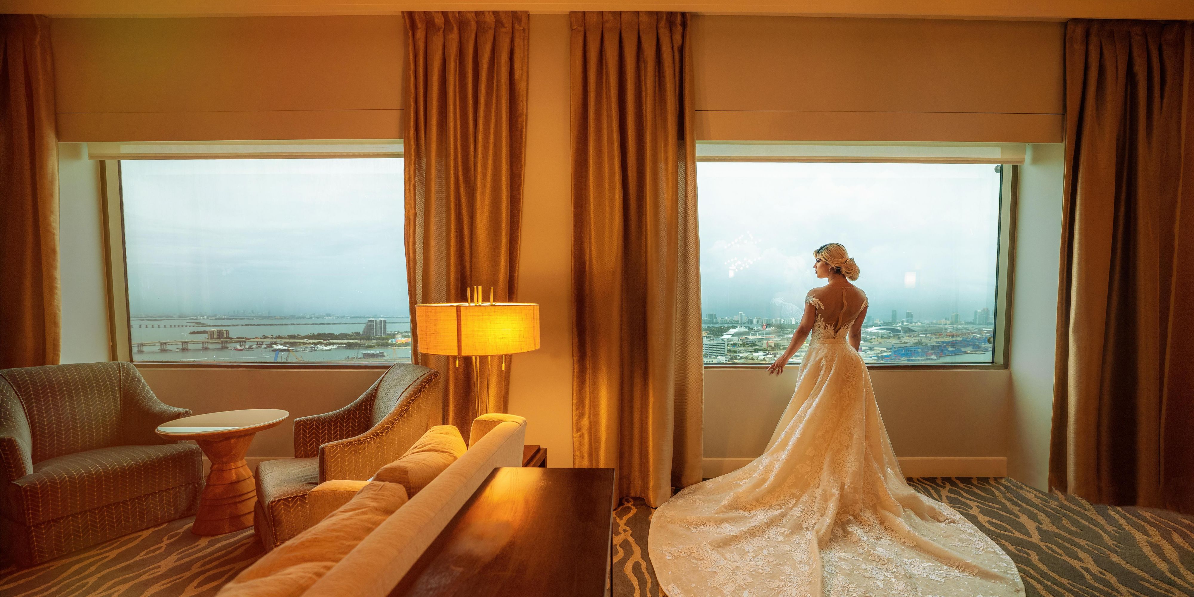We have a spectacular 135,000 square feet of combined indoor and outdoor event space — whether the wedding of your dreams, or a business event worthy of an award. Our stylish venue is versatile for conventions, weddings and private parties, including SkyLawn, downtown Miami’s only rooftop greenspace overlooking the bay and city.