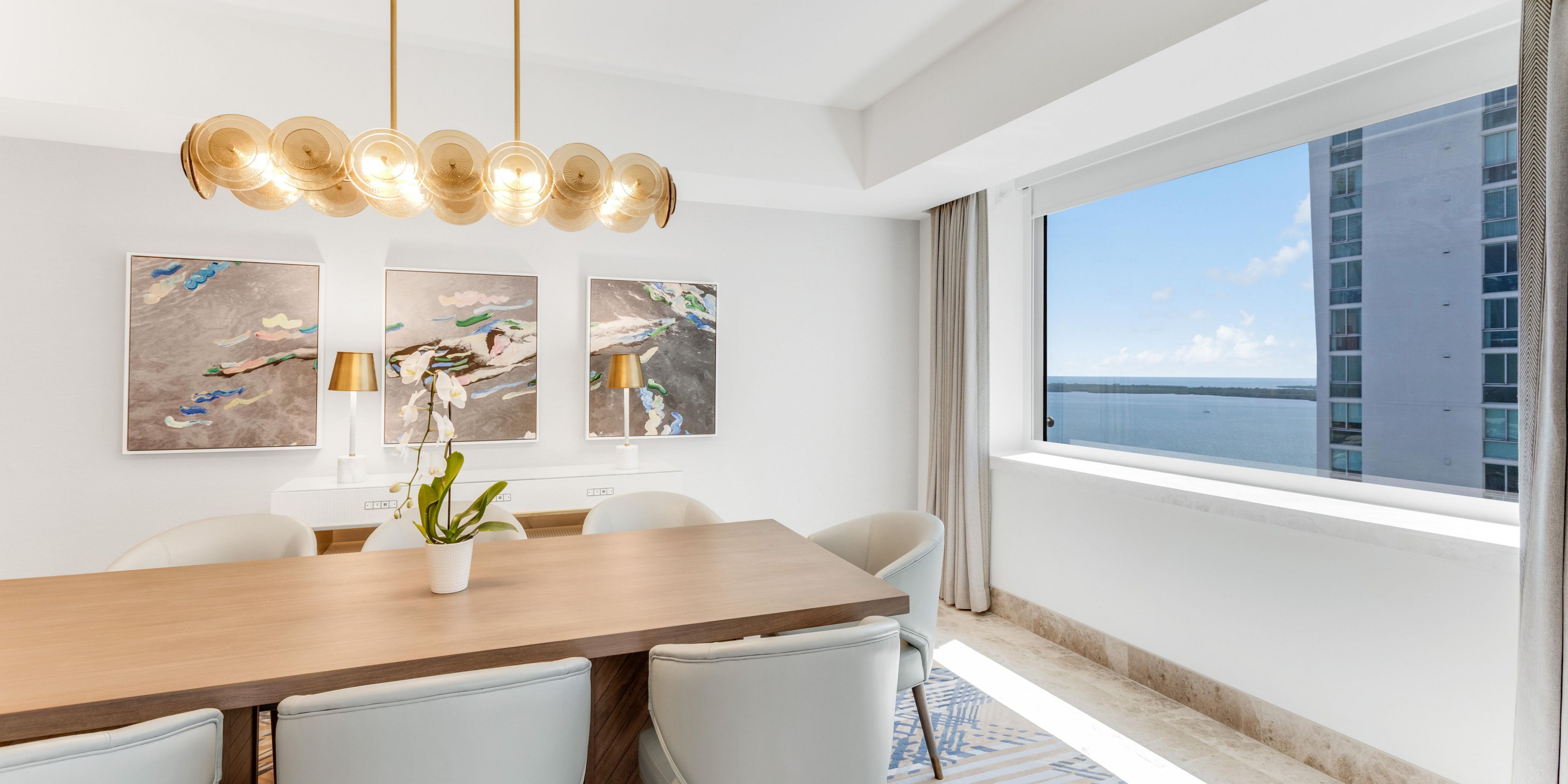 Our luxurious rooms feature unbeatable ocean views.