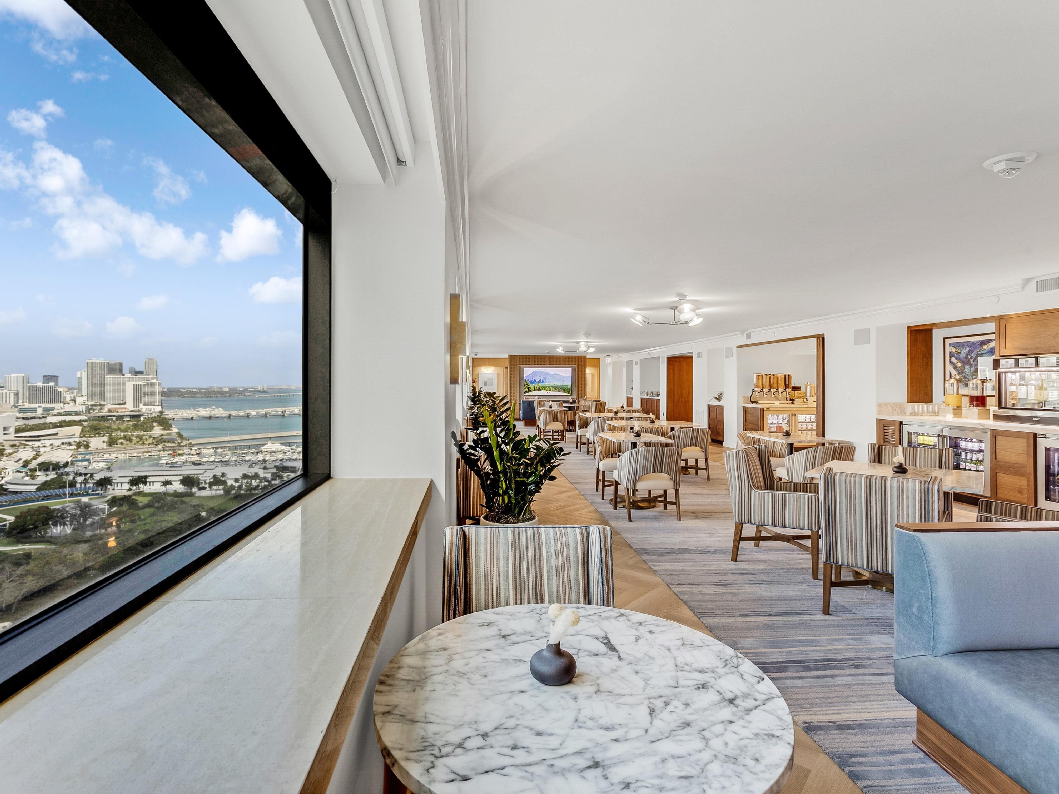 Club InterContinental lounge with seating.