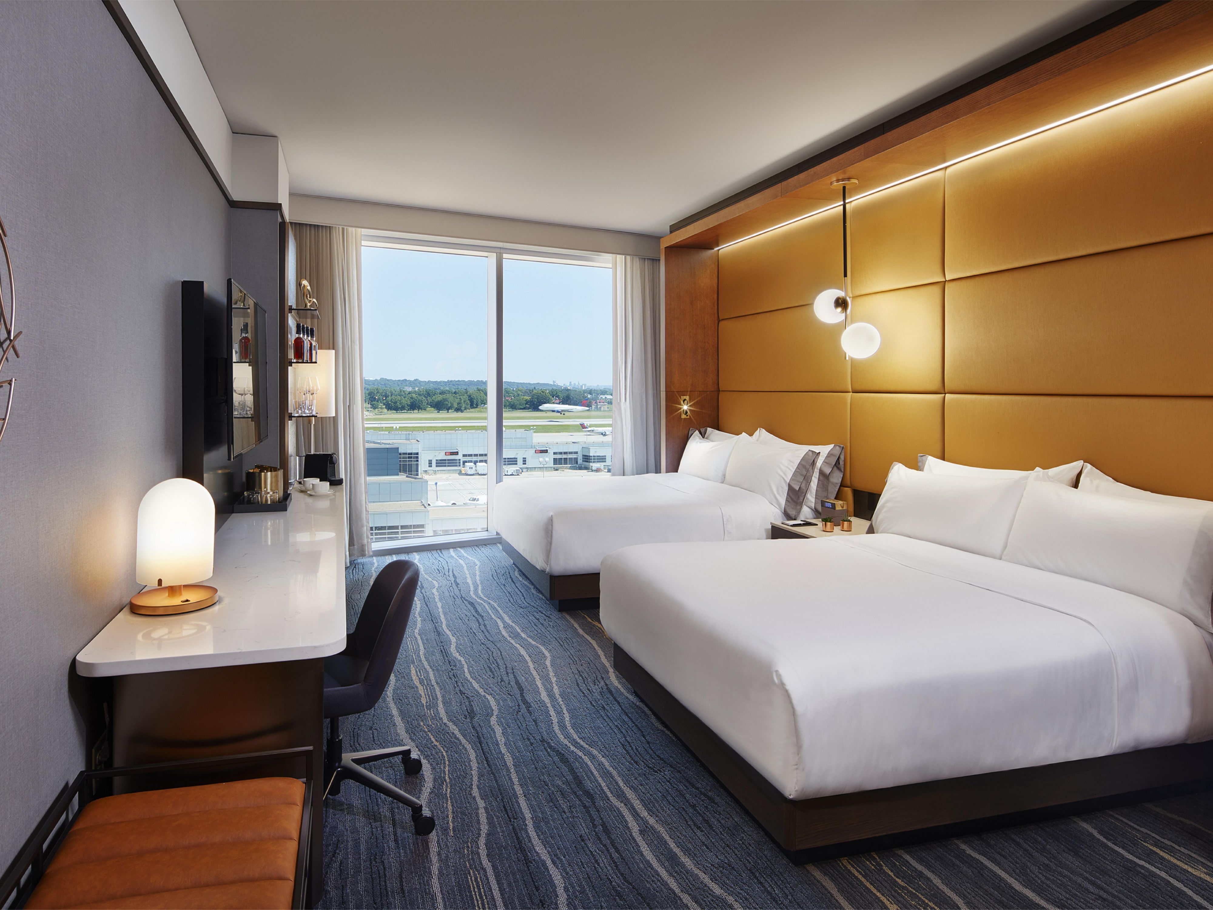 Minneapolis airport hotel features double queen classic guestrooms