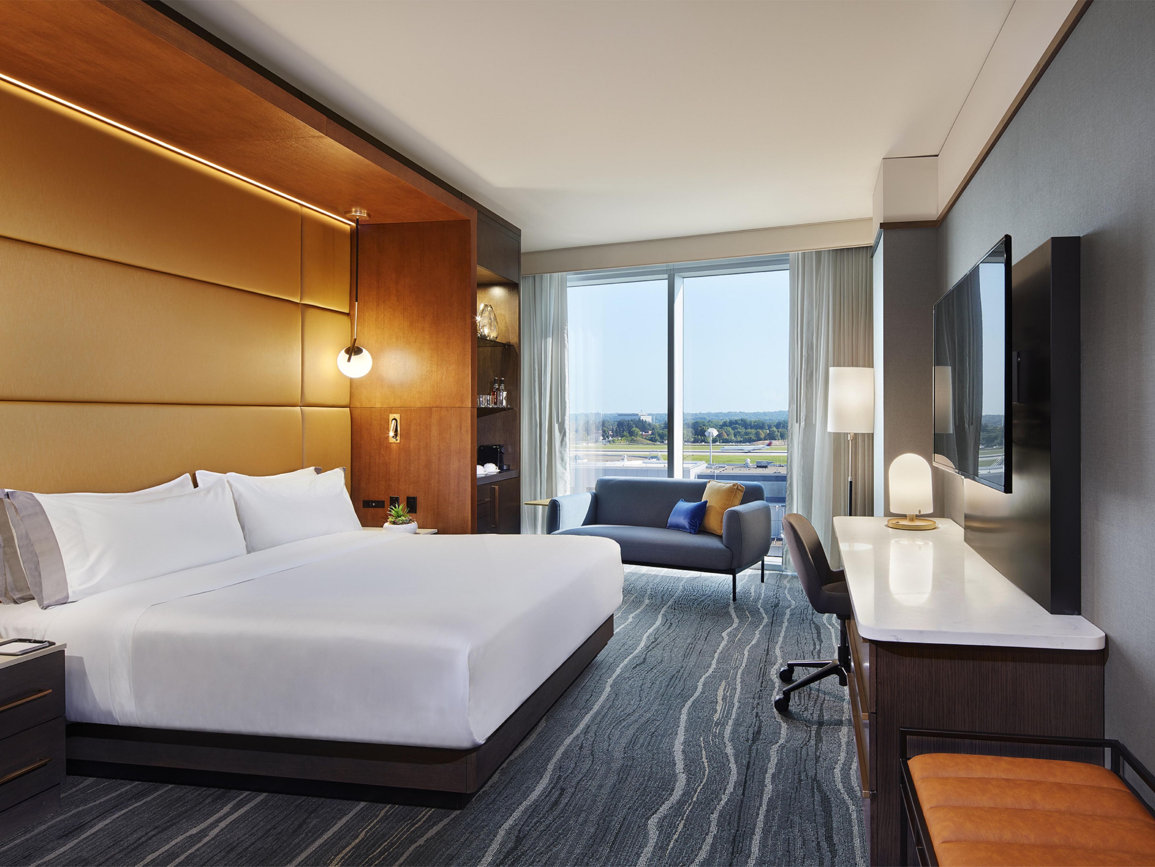 Enjoy modern style and luxury in our king guestrooms.