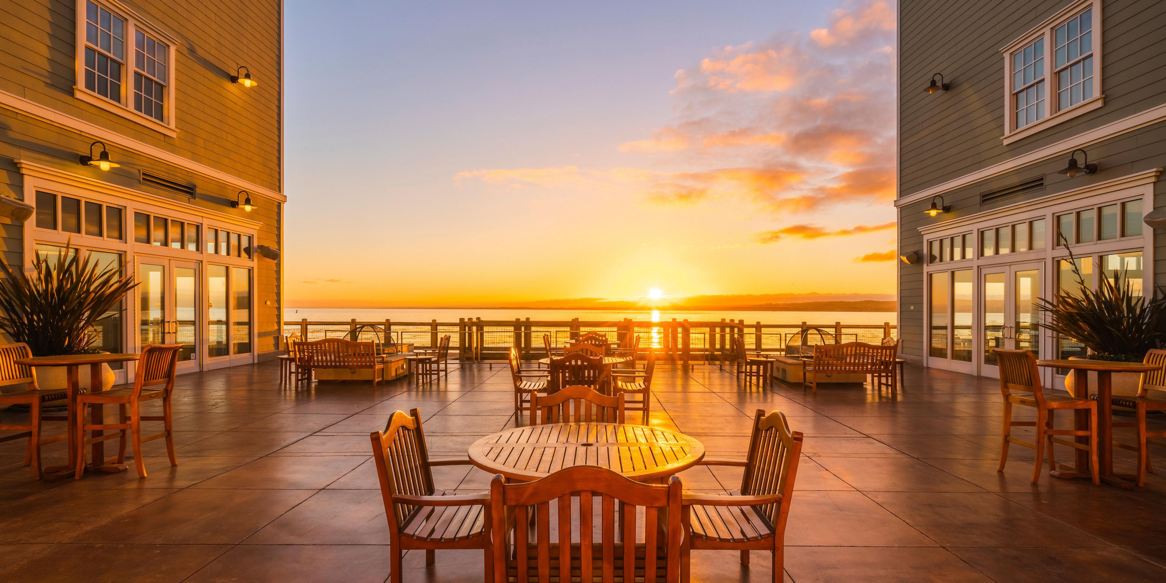 Stroll out on the hotel's boardwalk and pier leading up to the bay, and discover the incredible views of the Monterey Bay National Marine Sanctuary. Immerse yourself in the outdoors by walking, jogging, or cycling on the Monterey Bay Coastal Recreation Trail along the coastline.