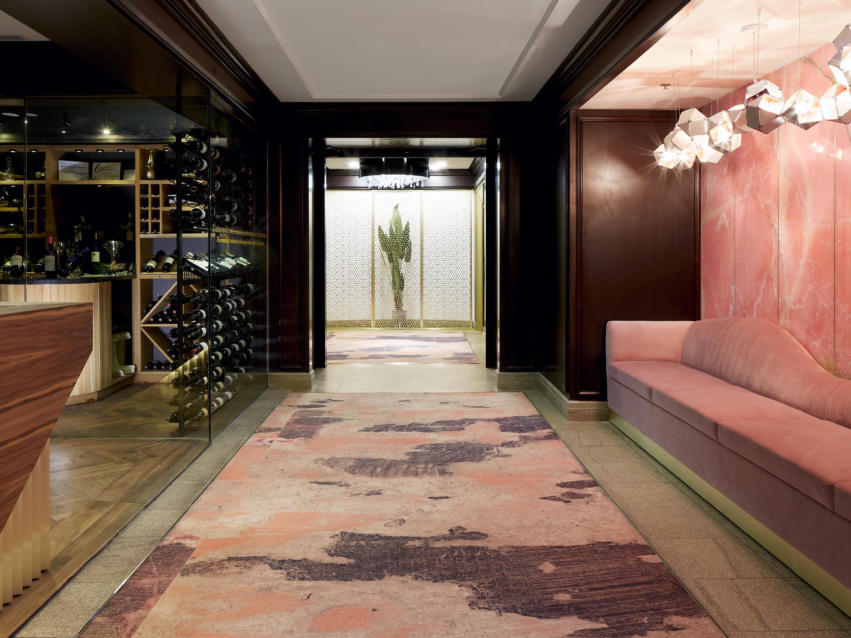 Hallway to Guest Room Elevators 