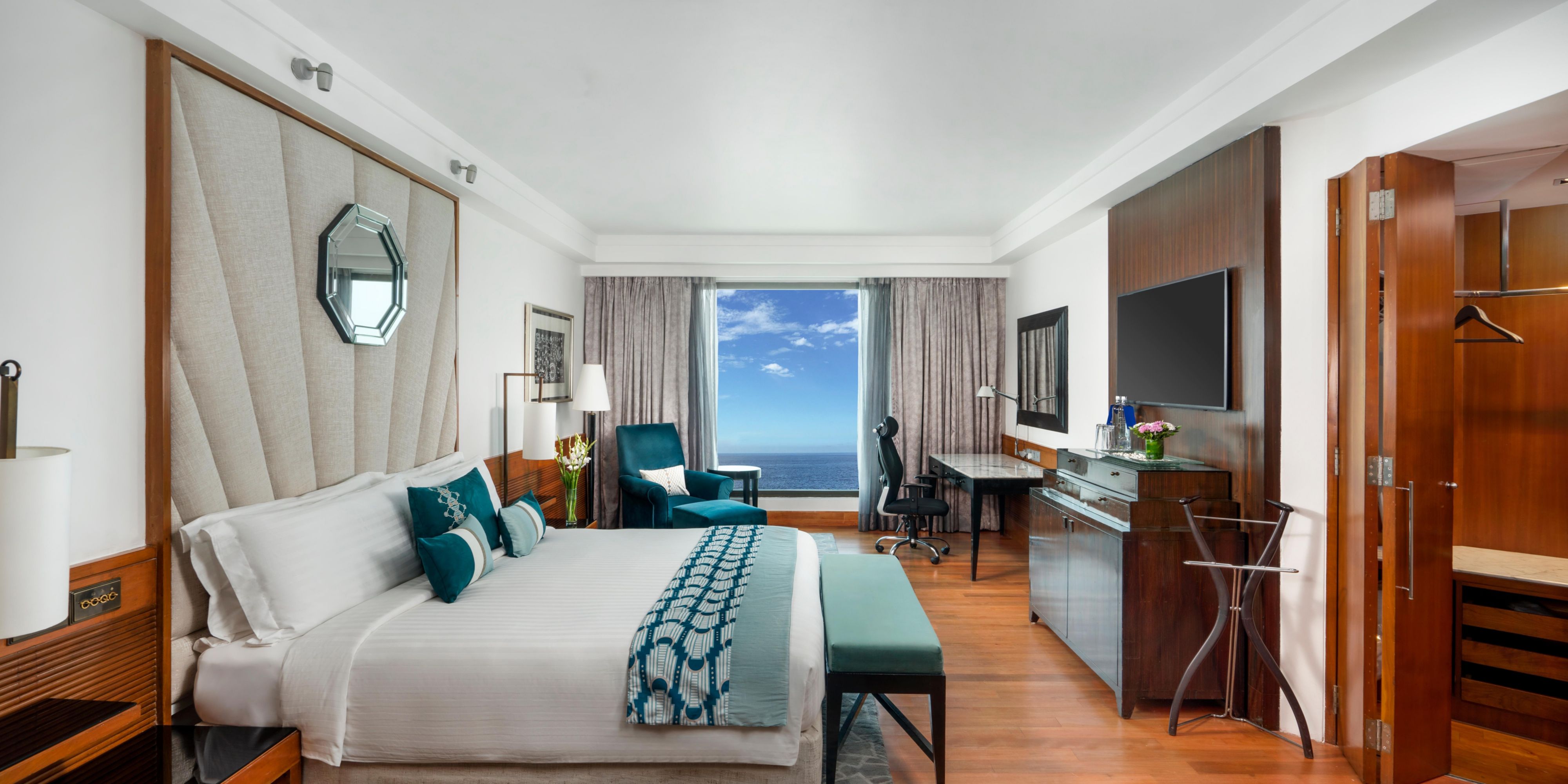 Luxurious suite with state-of-the-art amenities