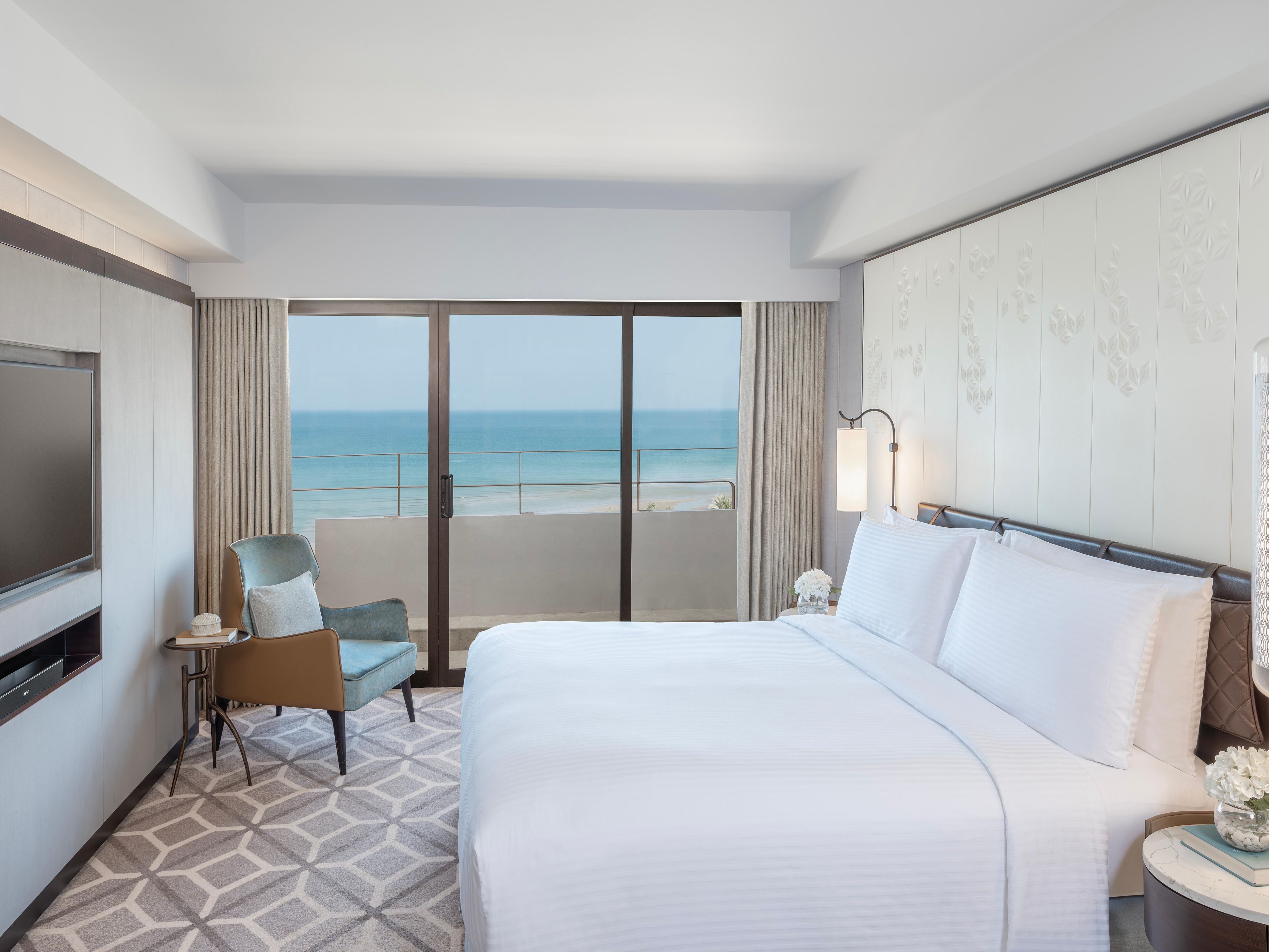 Sea view suite with a private balcony