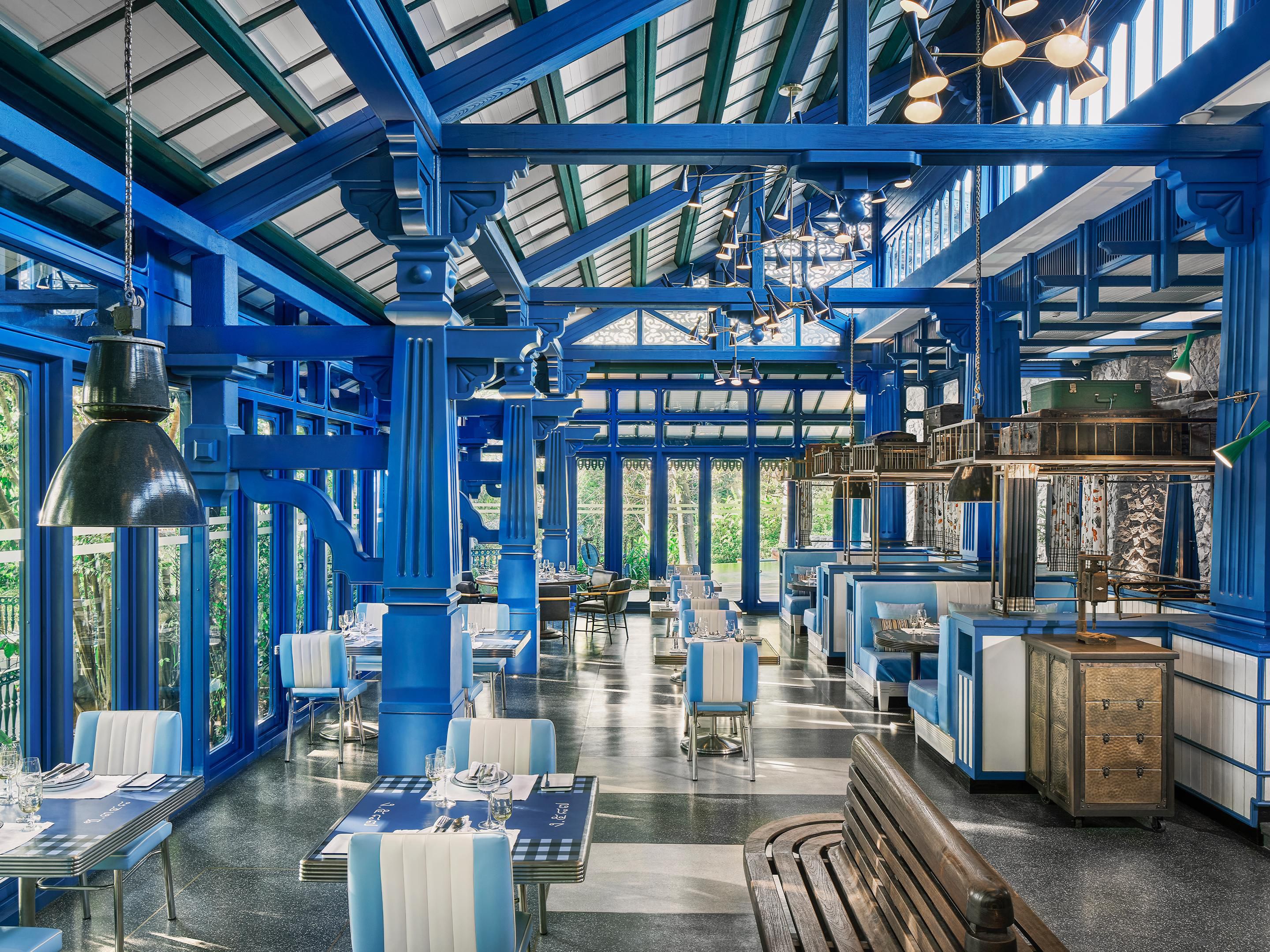 A welcoming, relaxing atmosphere of Somying's Kitchen dining hall