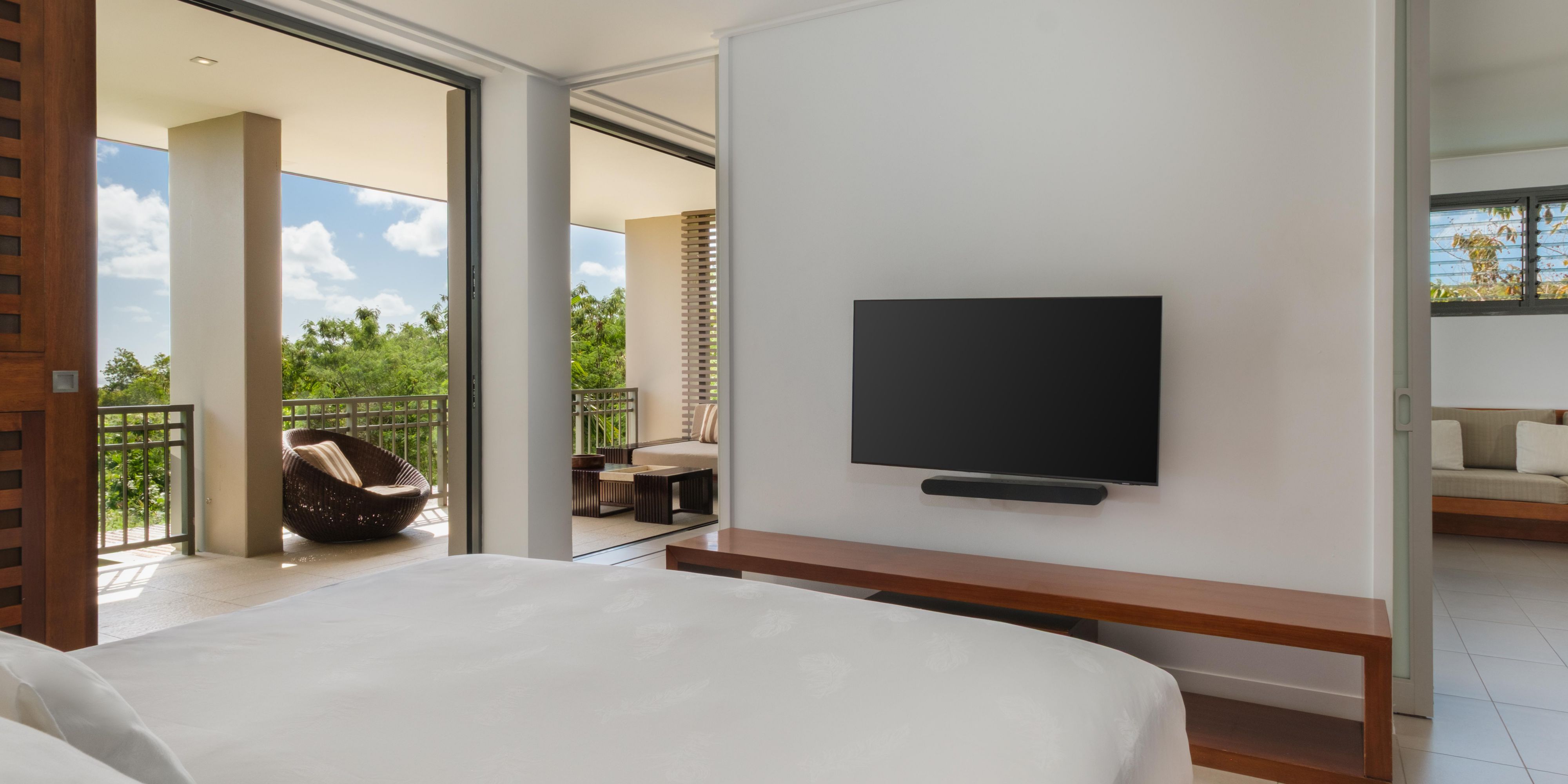 2 Bedroom Suite Club Lounge Access
