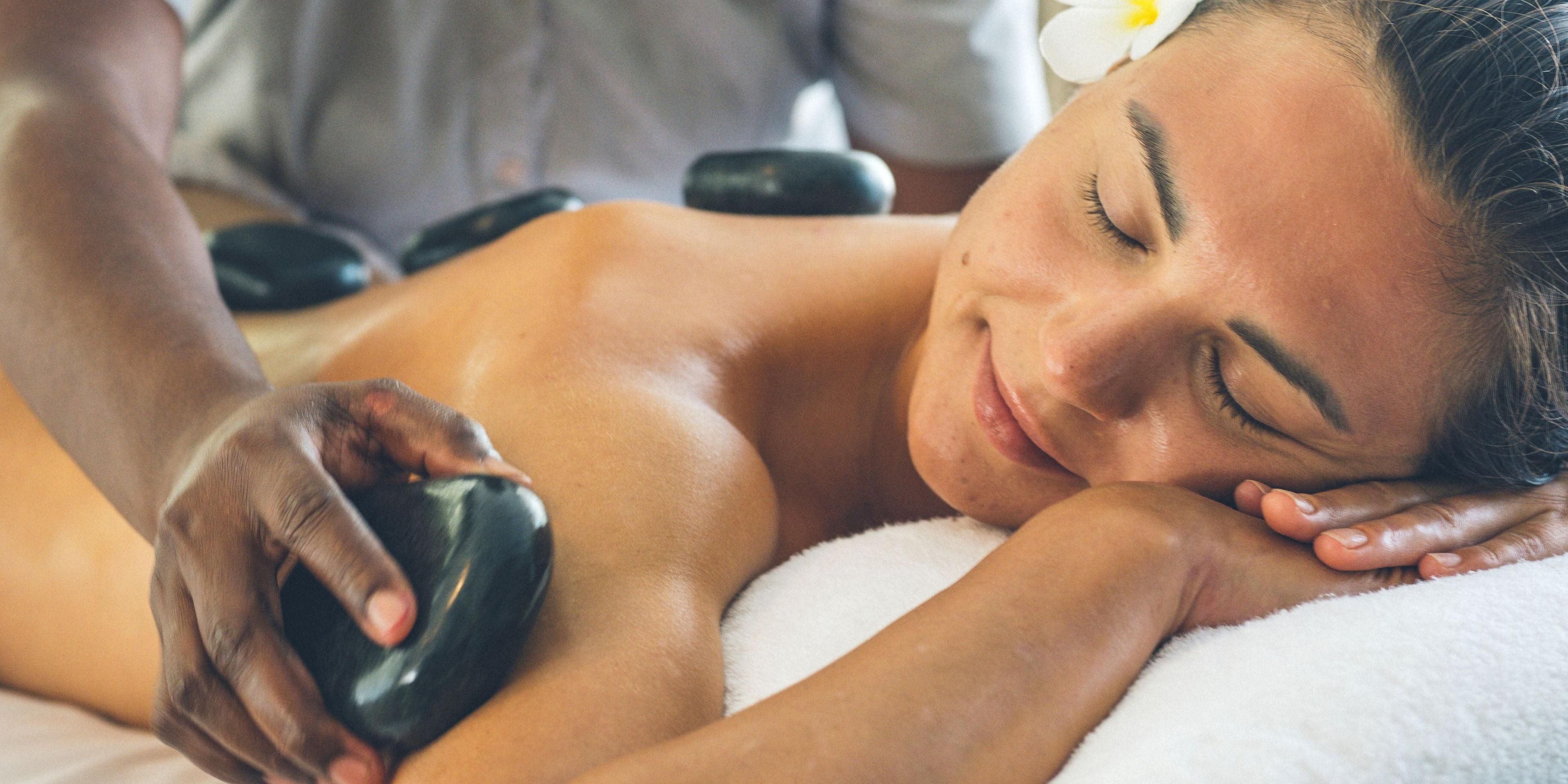 Indulge in Spa InterContinental, an award-winning haven for relaxation. Our Fiji resort offers Eastern and Western treatments, infused with local herbs and honey to restore balance. With skilled therapists and a range of spa experiences, our spa offers an escape to serenity and rejuvenation.