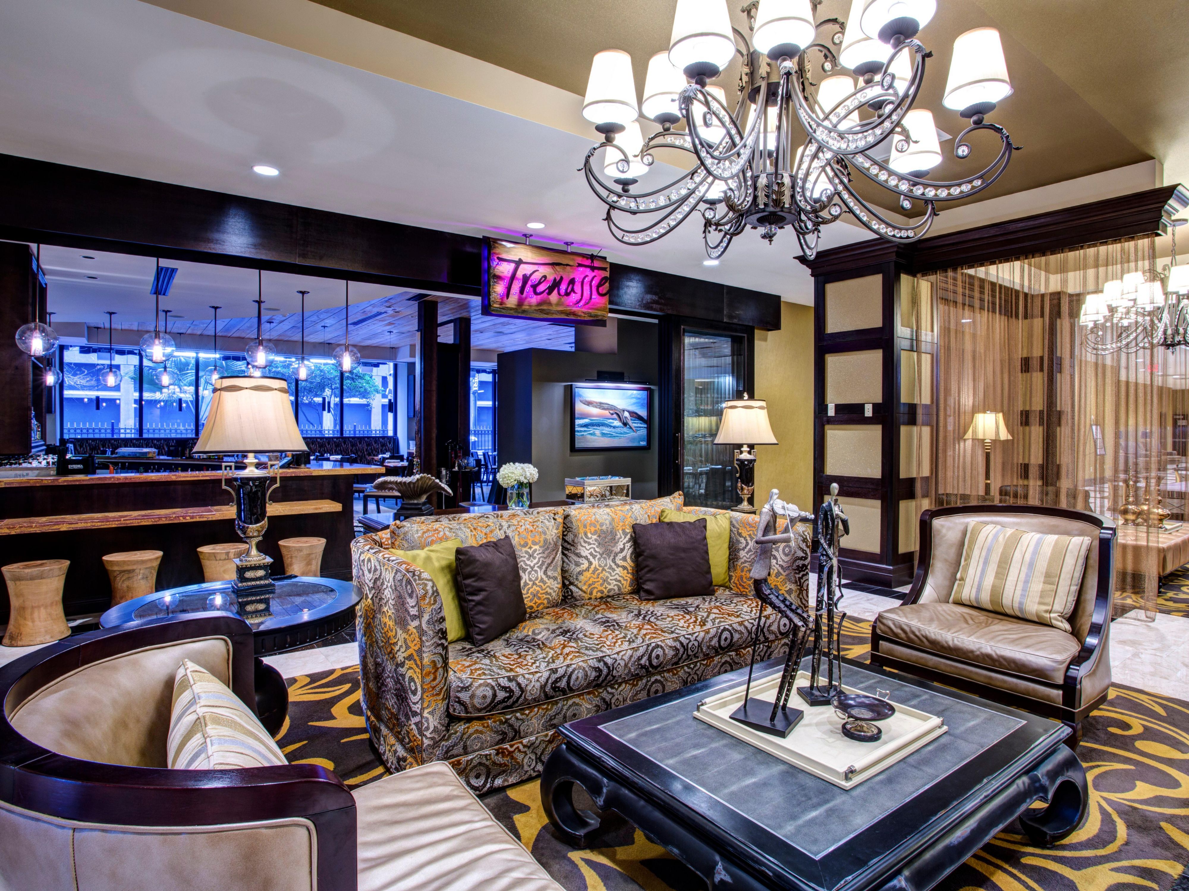 Relax in our New Orleans hotel lobby with 2 restaurants & a lounge