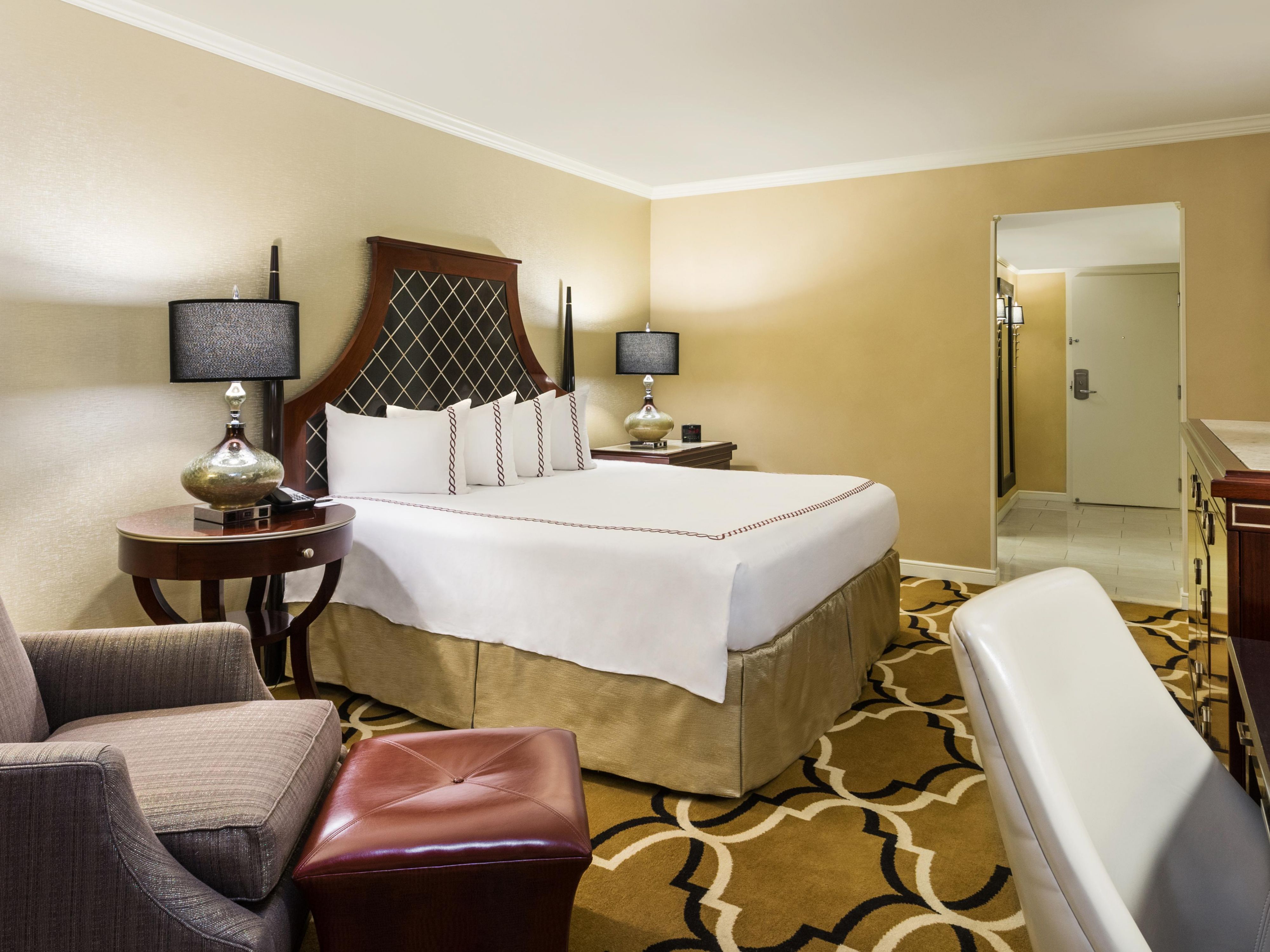 Single King bedroom at the InterContinental New Orleans hotel