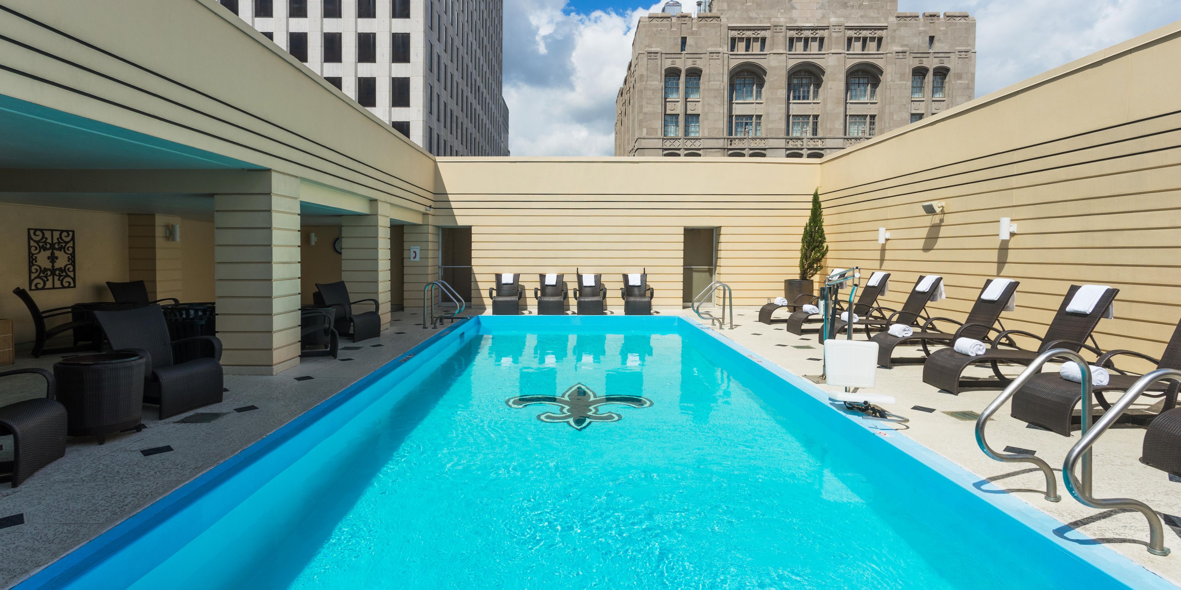 Jump, soak under the sun and spend unforgettable afternoons. 