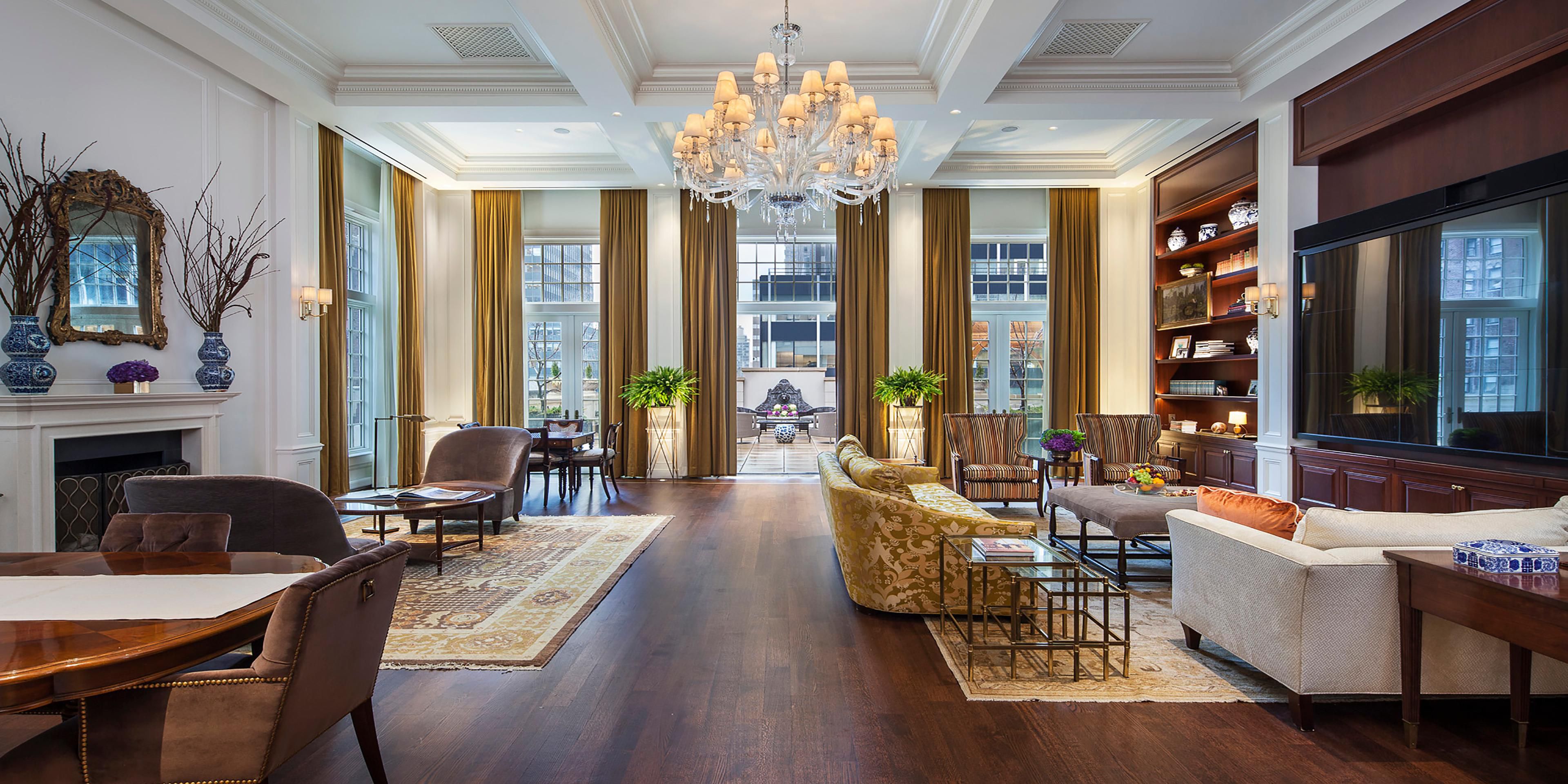 Despite evoking an intimate mansion, our hotel features 704 rooms and 32 suites. Almost 200 rooms are interconnecting, as are our suites which can include up to four bedrooms. Our Bespoke B Collection includes five unique sanctums at the top of the hotel, while our stunning Penthouse overlooks the Chrysler Building.