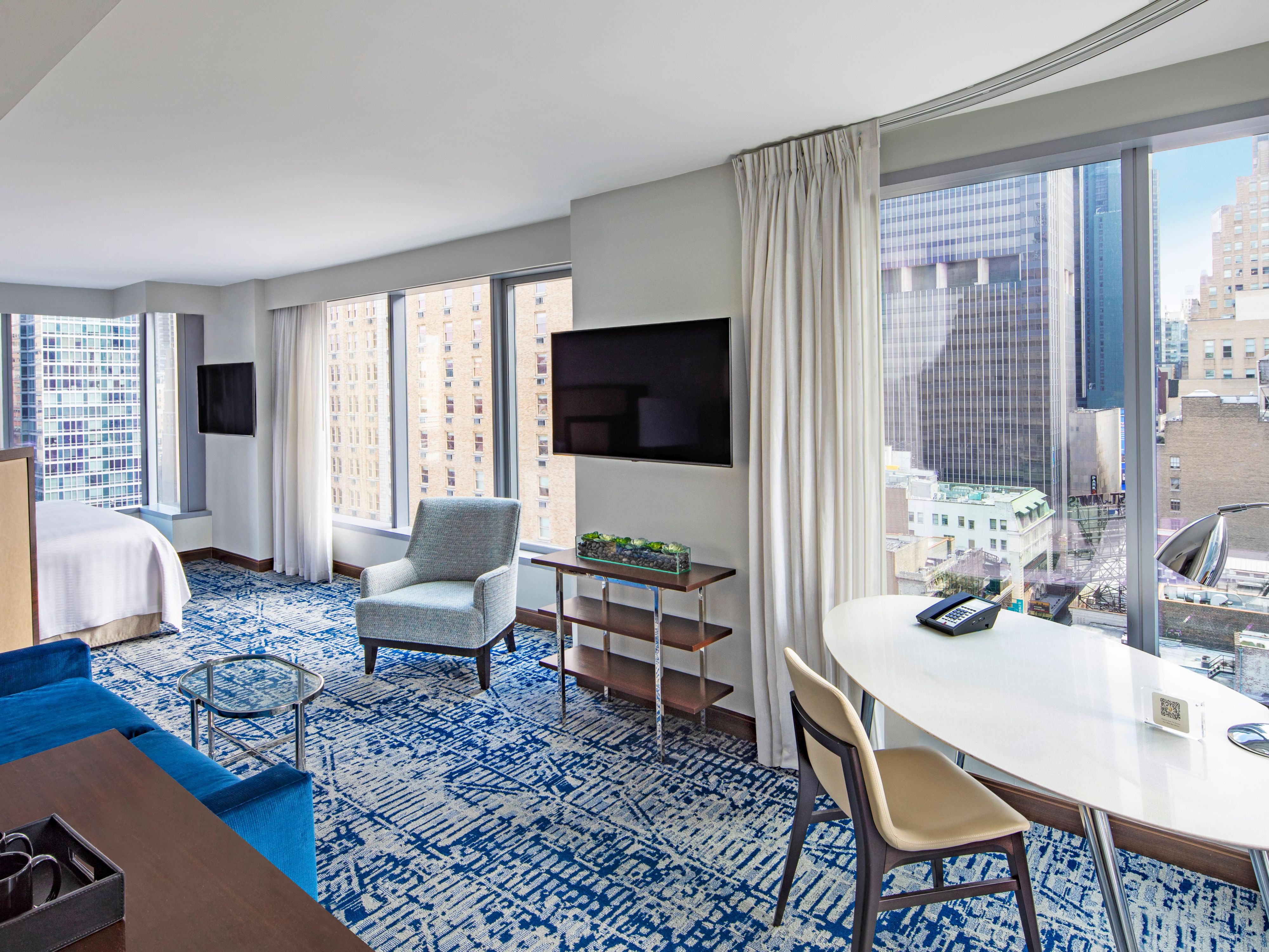 Family Junior Suite with Midtown & 8th avenue views