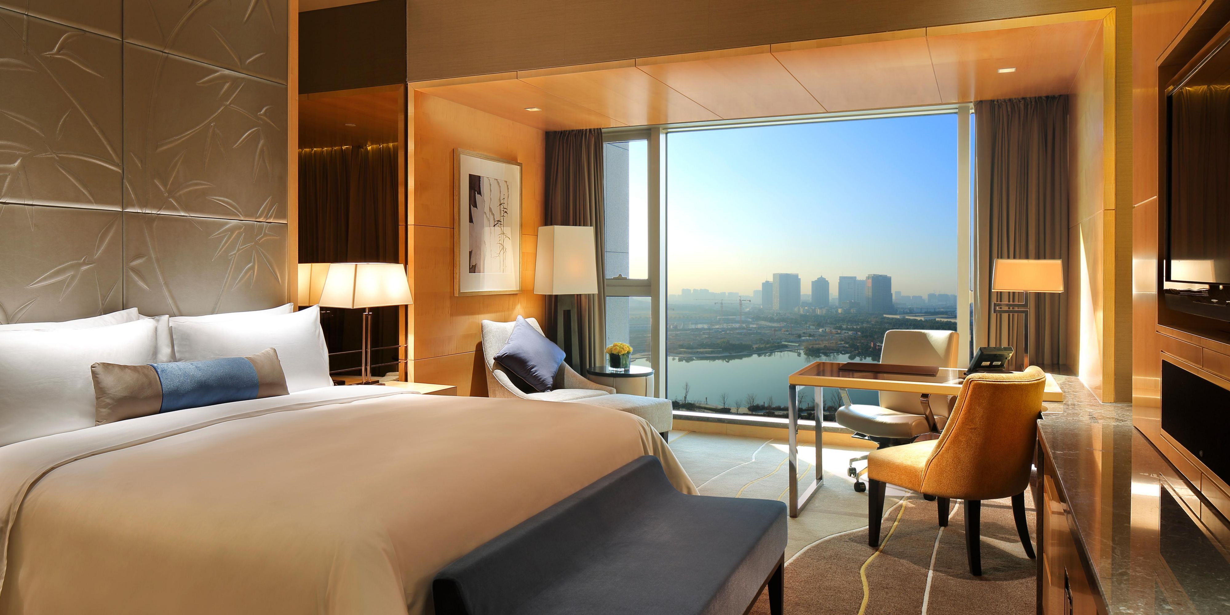 1 킹 프리미엄 클럽 라운지 이용 시내 전망 (King Premium Club Lounge Access City View)