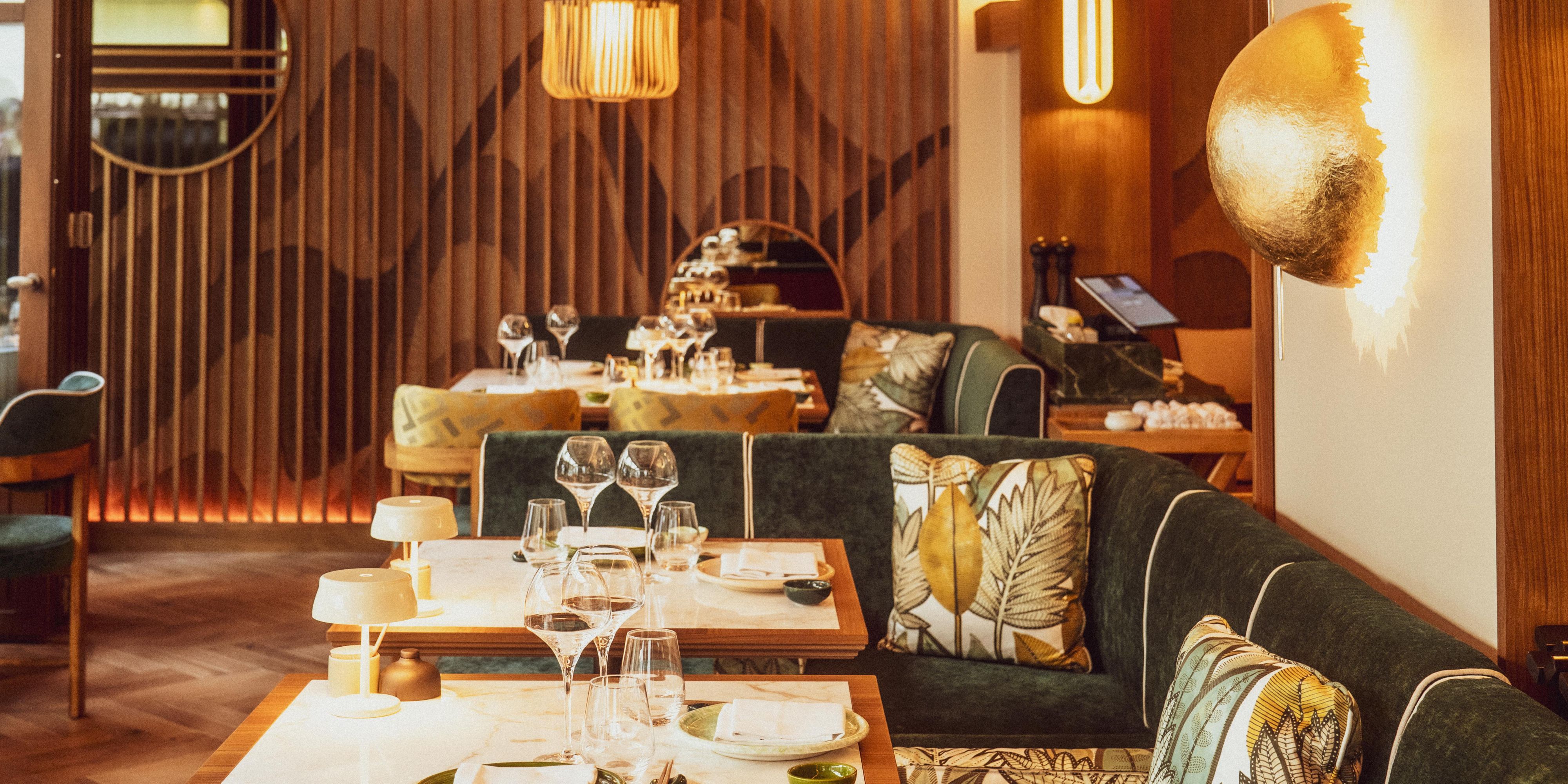 Step into Mido Paris, our Nikkei fusion restaurant. A chic, intimate atmosphere awaits. Take a virtual tour and experience the space from wherever you are.