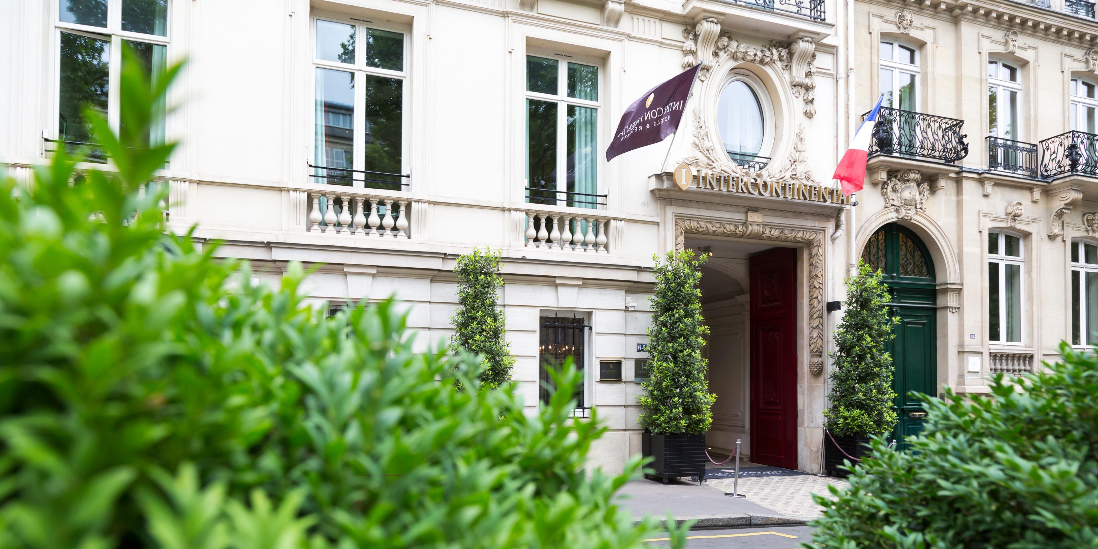 5 Star Luxury Hotel Near Arc De Triomphe