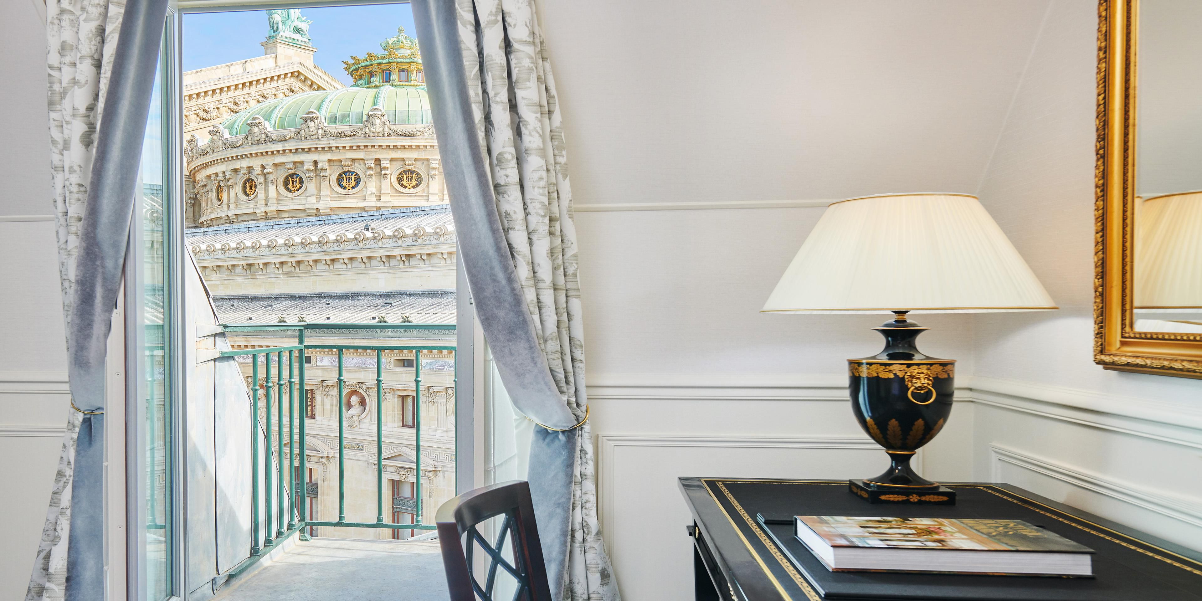 Stunning view on the Opera from your Suite