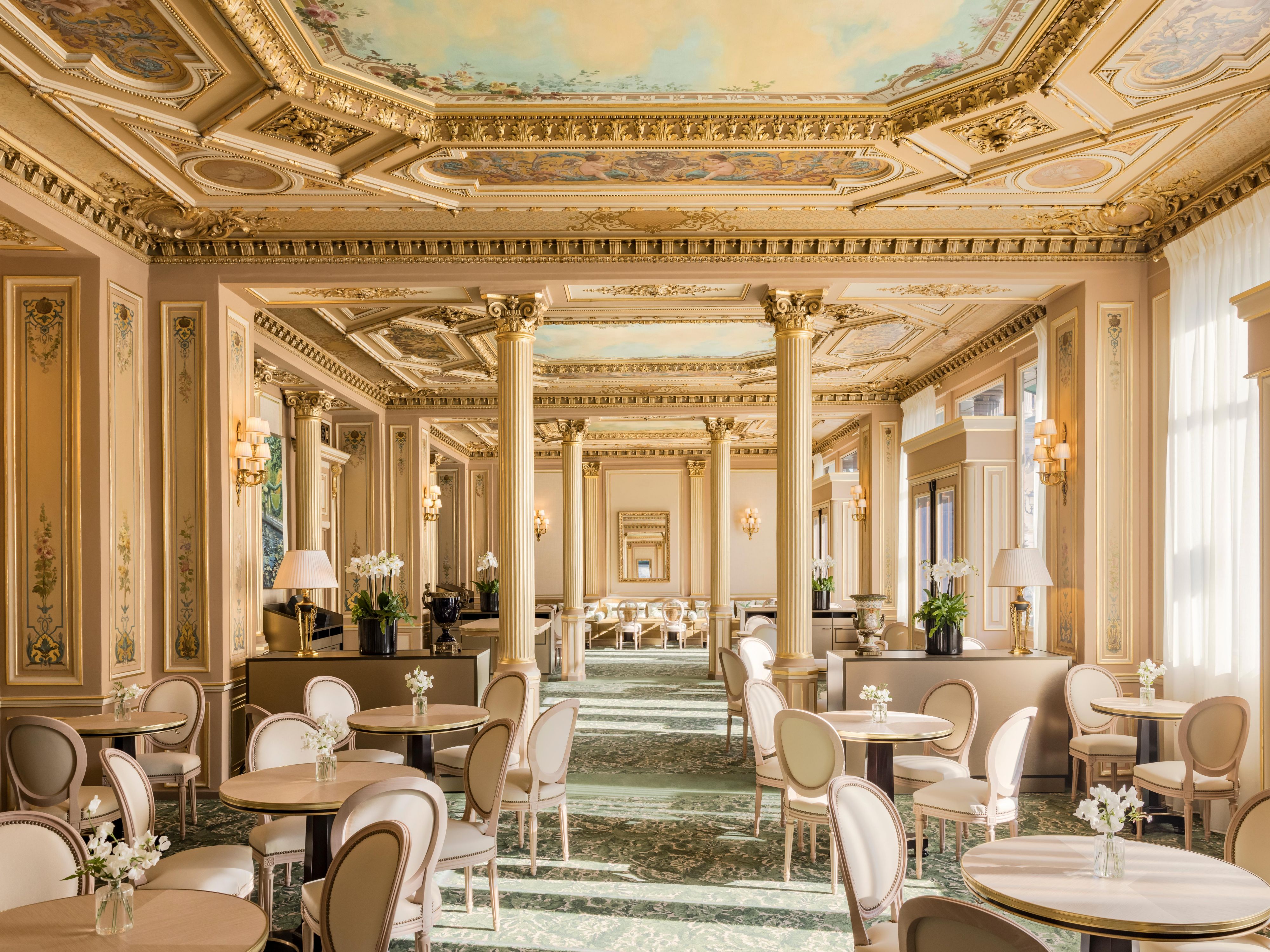 Le Lobby  Refined Restaurant in Paris