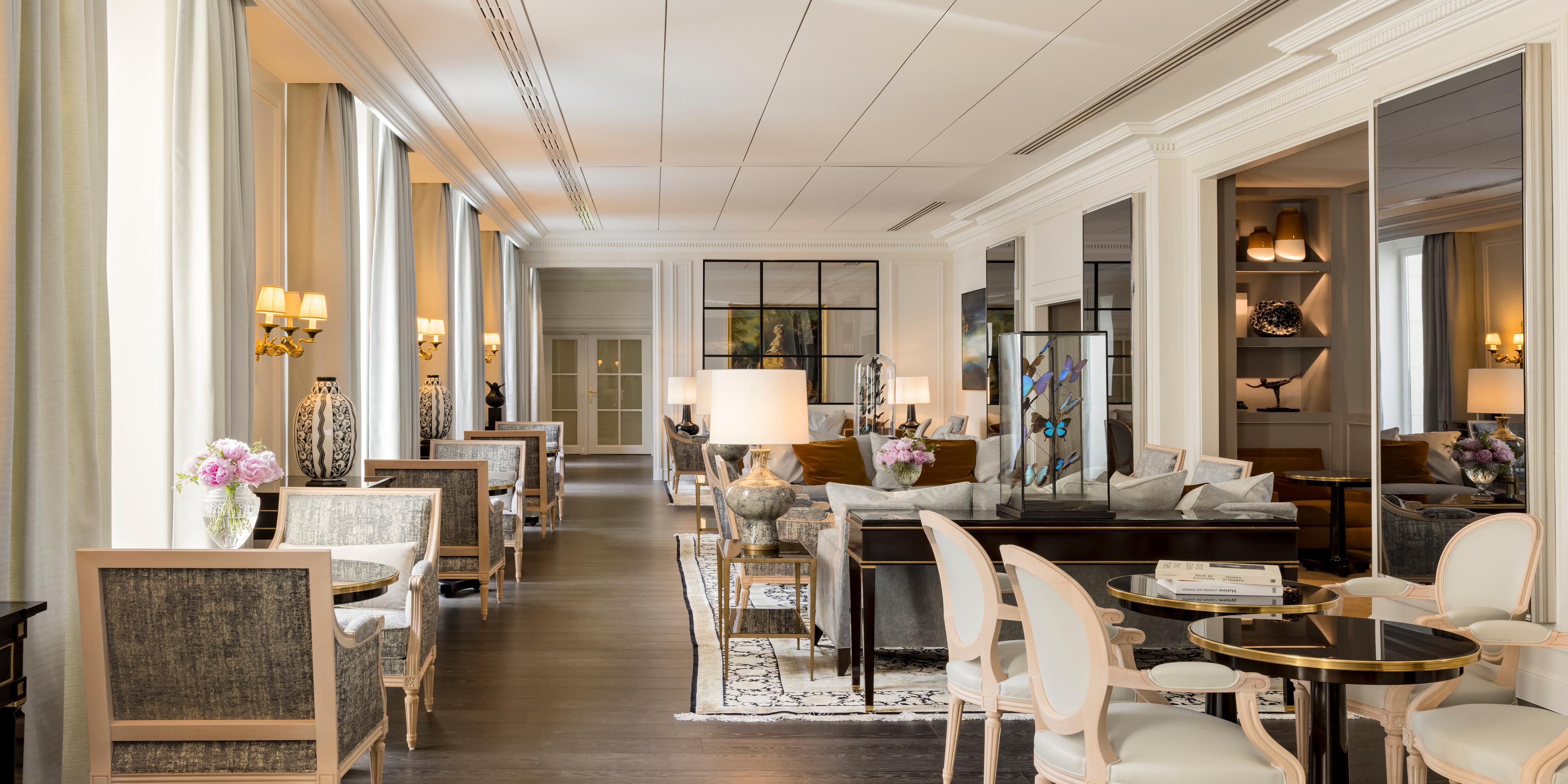 The Club Lounge combines personal touches with exclusive privileges and signature moments to make your stay even more exceptional. InterContinental Paris Le Grand is inaugurating its new fully renovated Club Lounge for a refined and intimate experience.