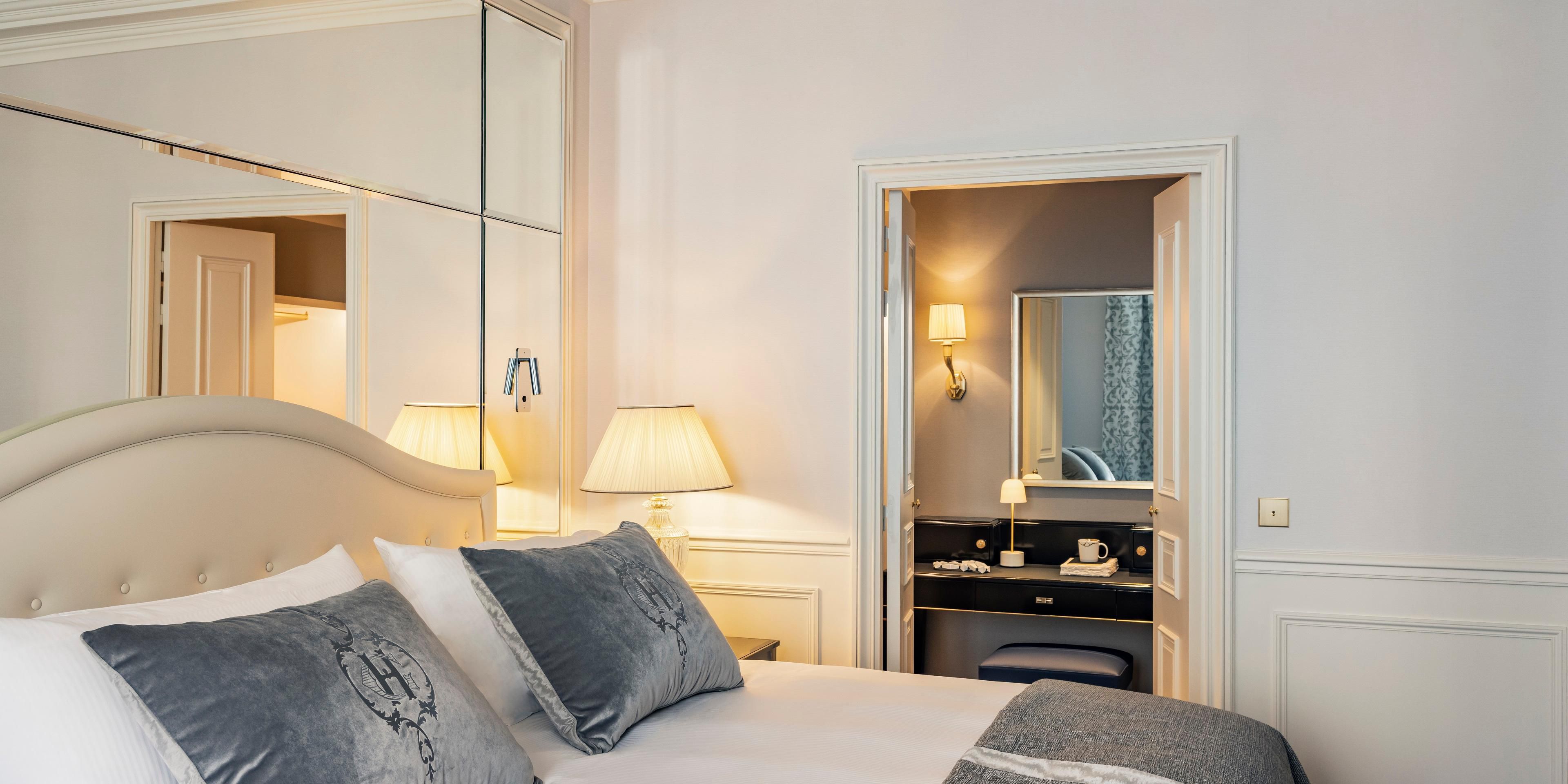 Suite with private living room