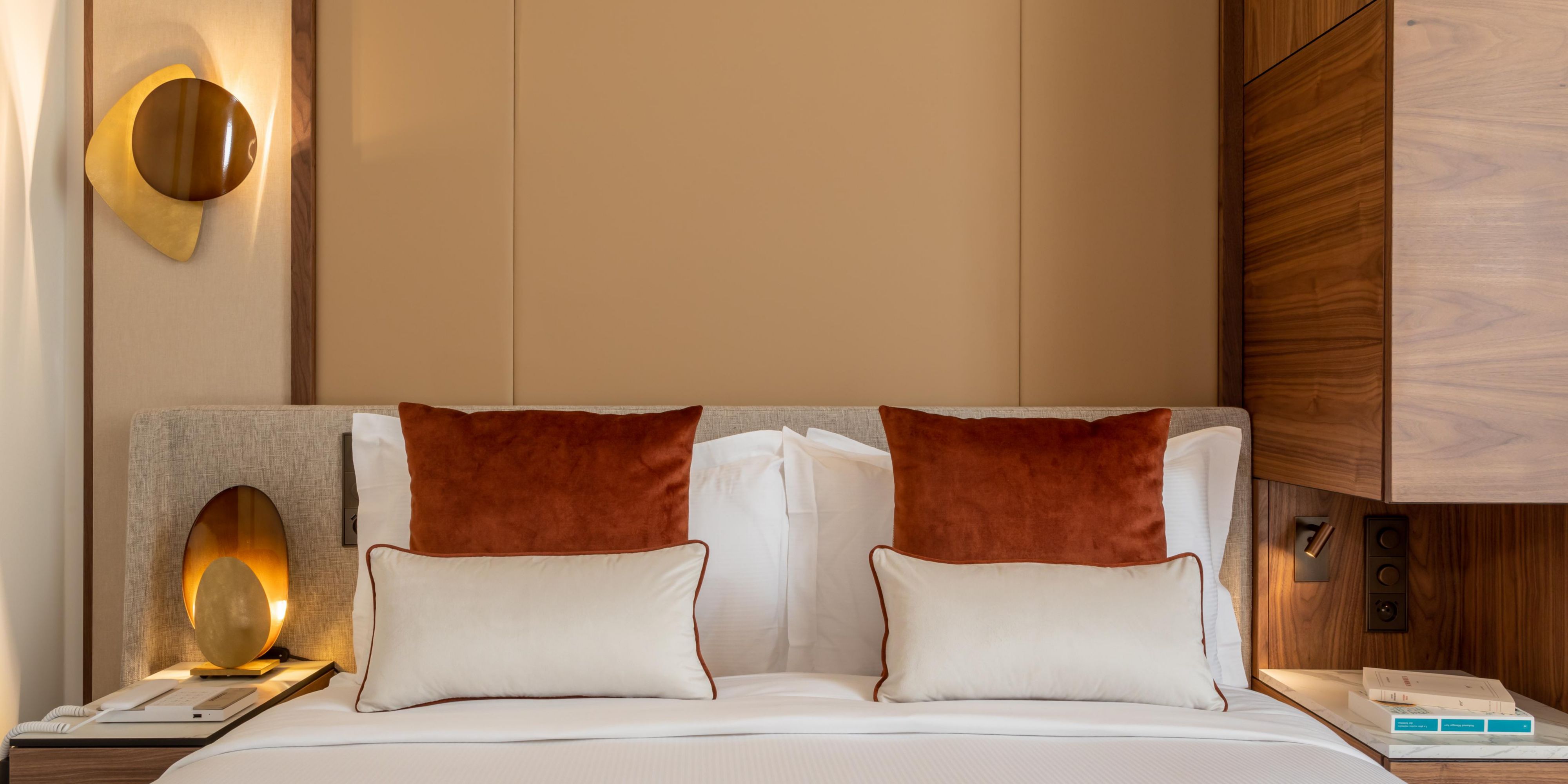 Queen bedroom with luxurious amenities 