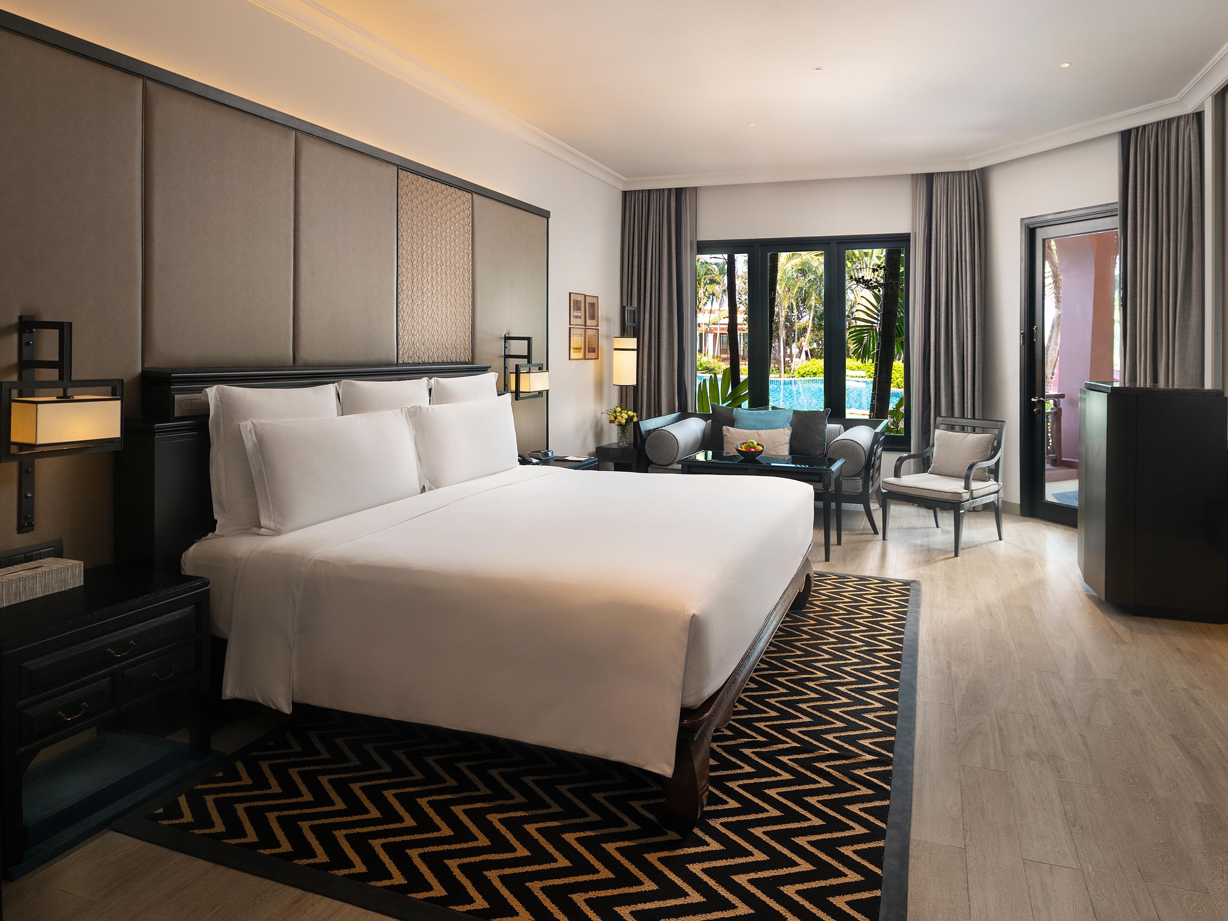 1 King Junior Suite Club Access Pool Access