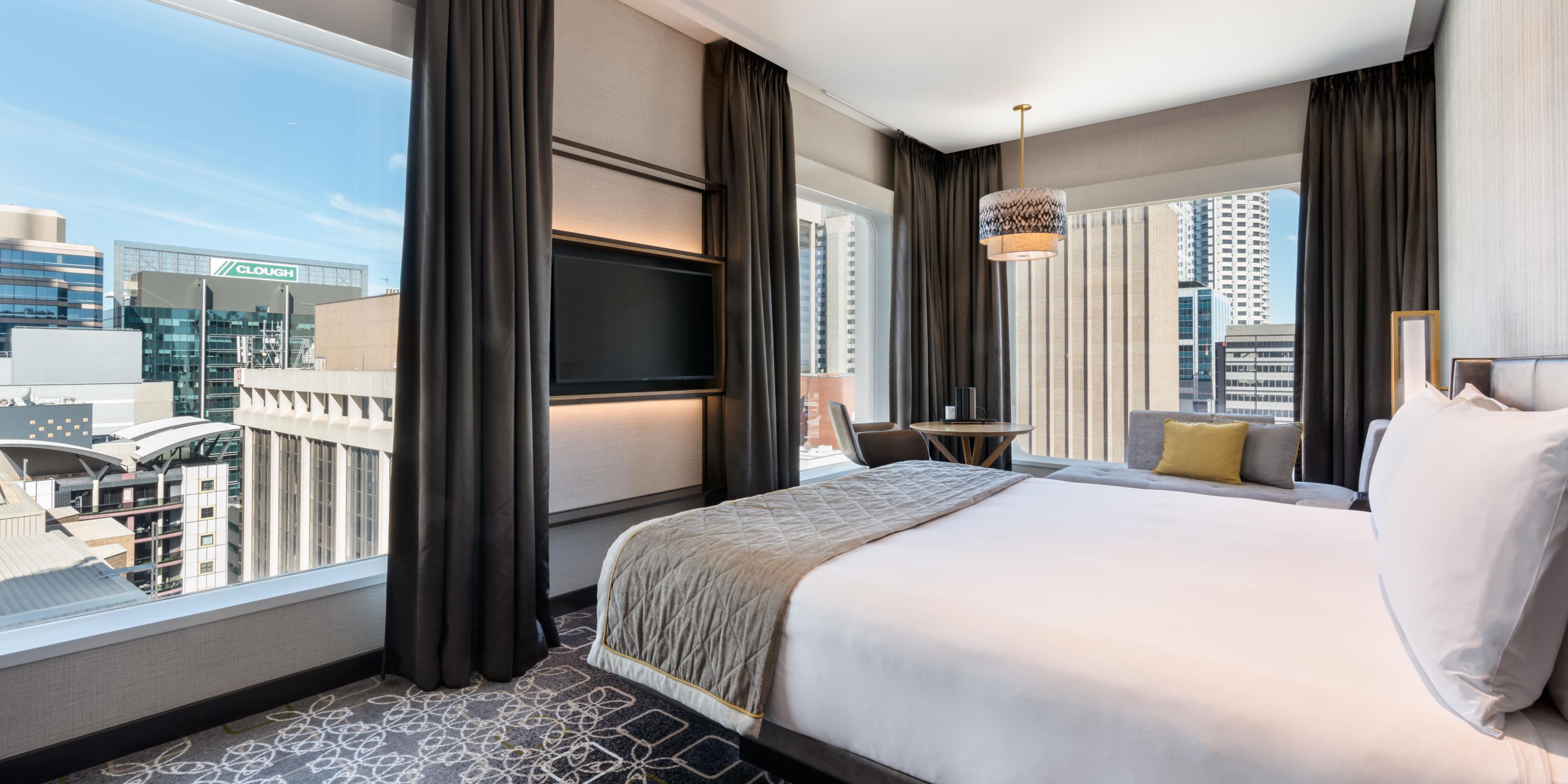 King Bed Premium Corner Guest Room high floor with city views 
