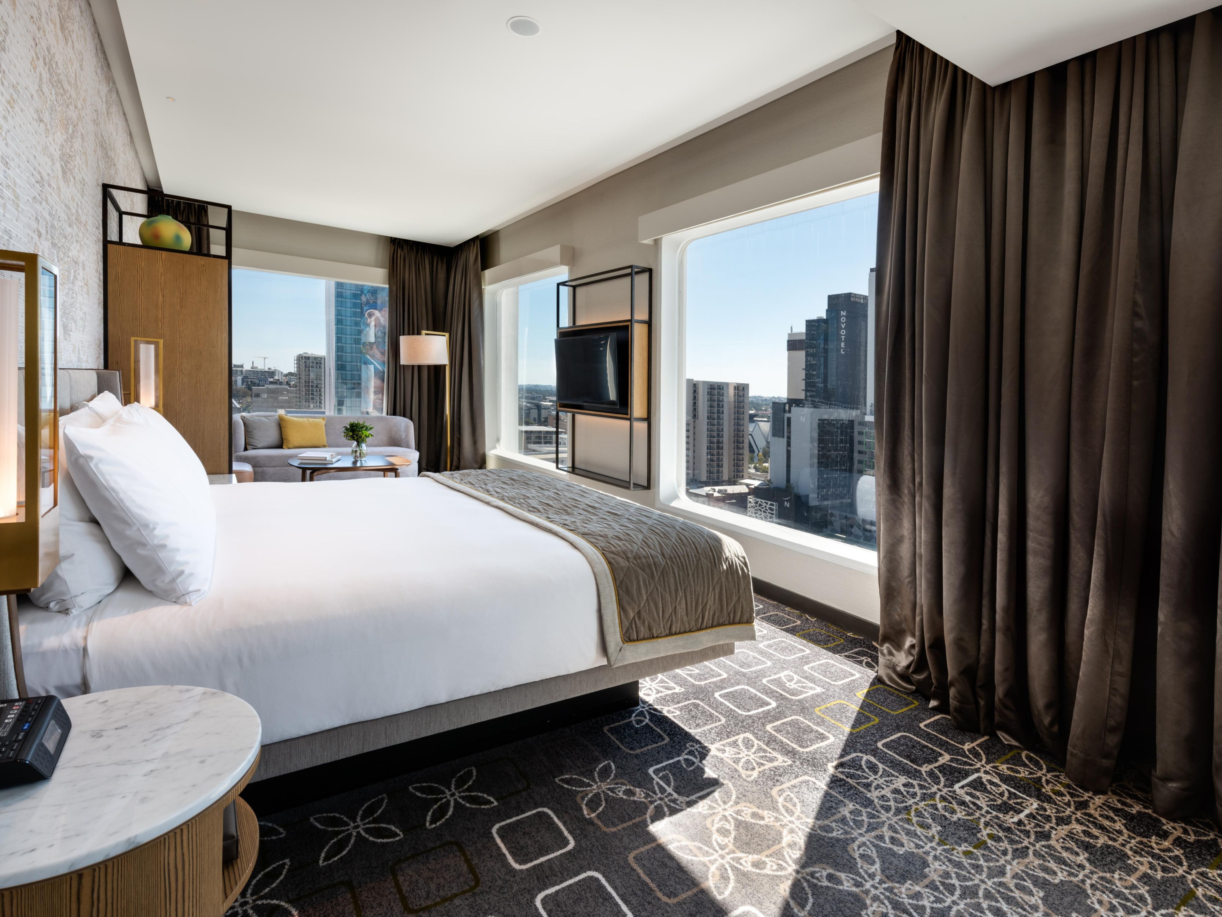Suite Corner Guest Room with City Views 