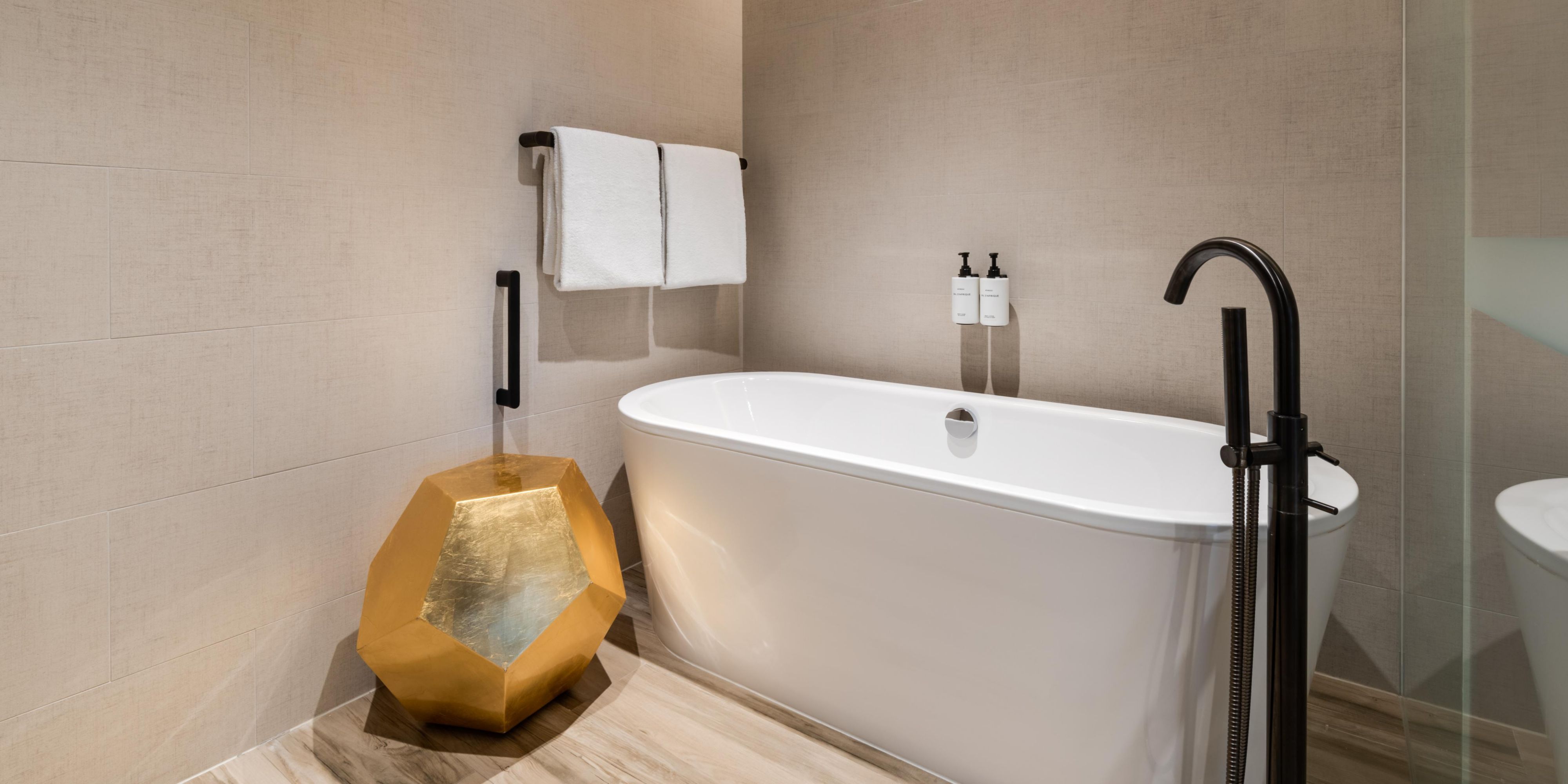 King Junior Suite City View