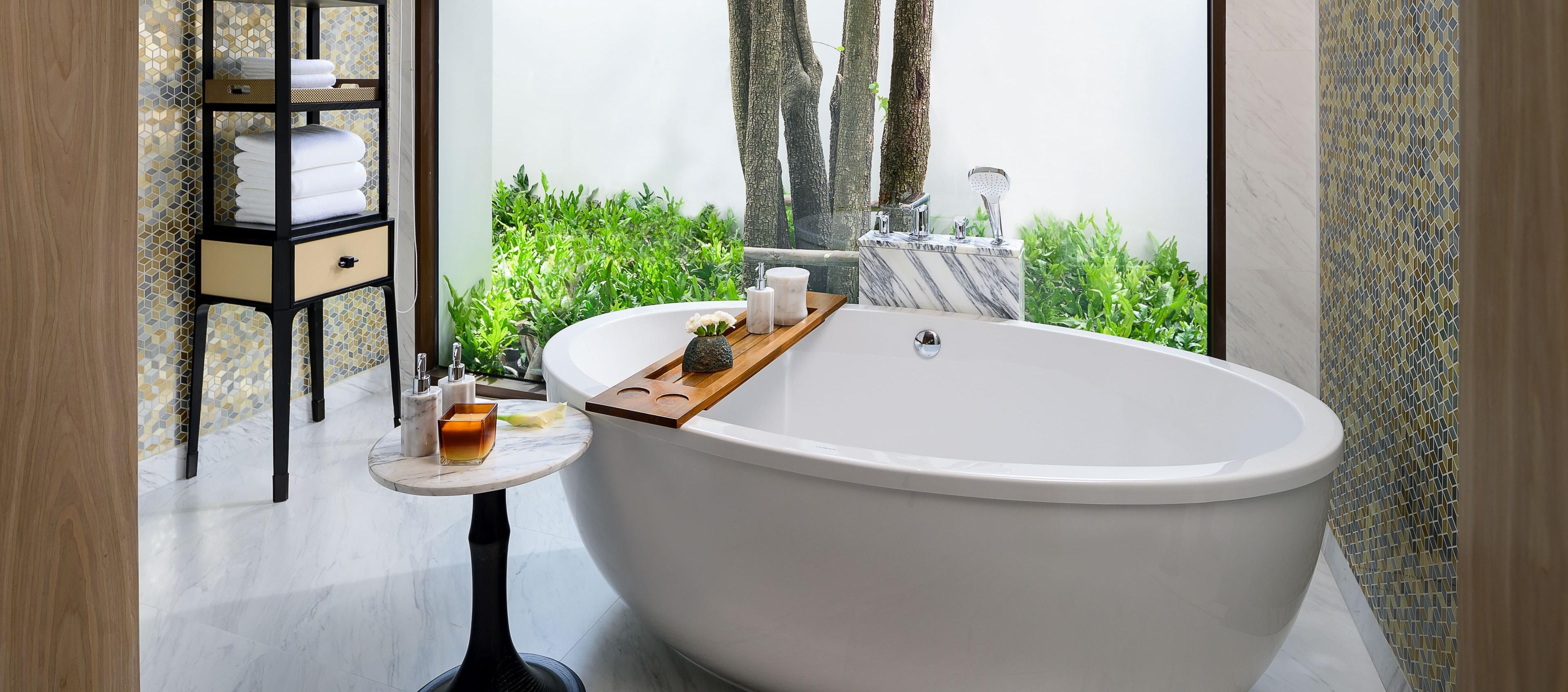 InterContinental Phuket  tub with outdoor view