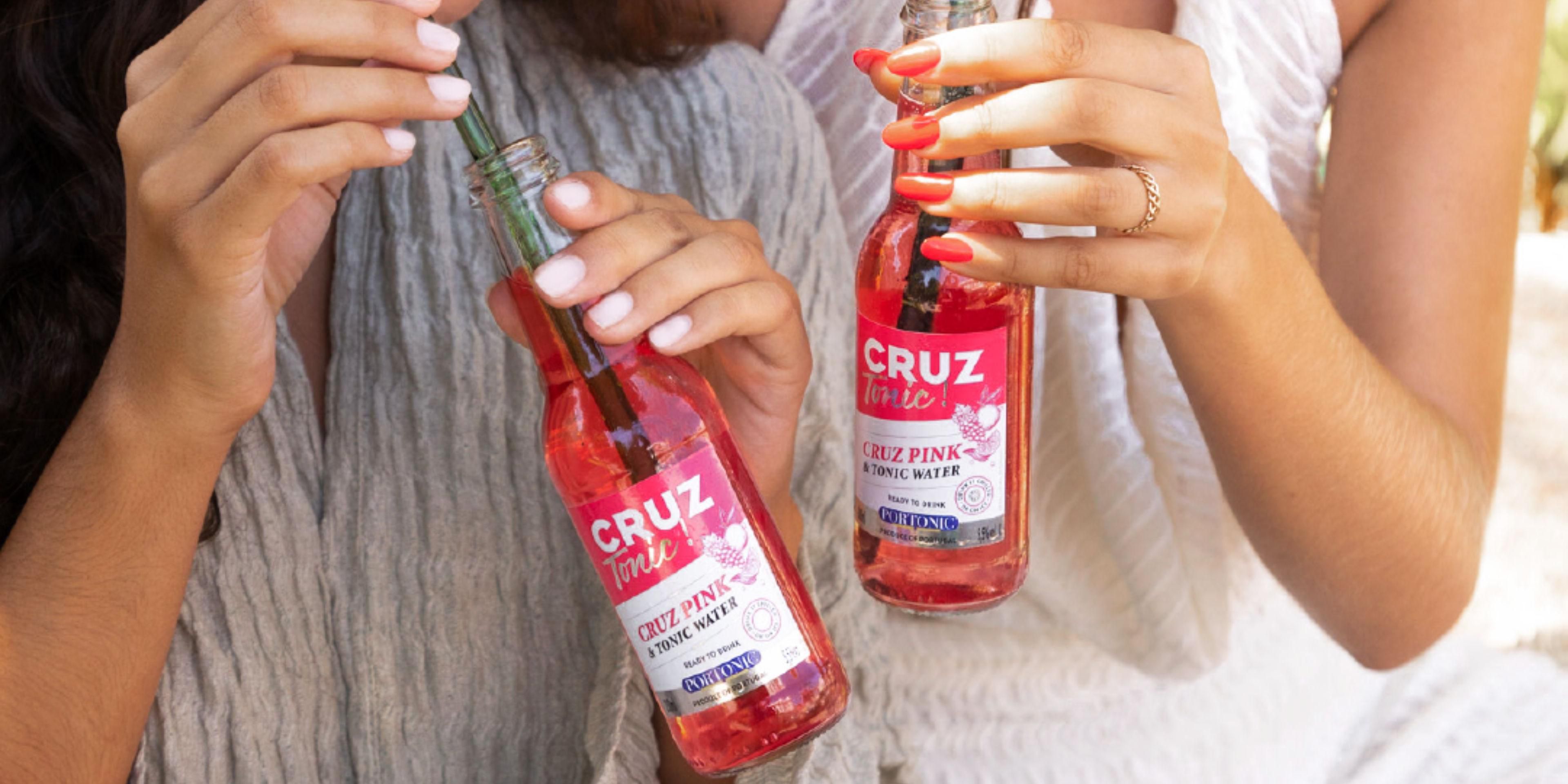 During July and August, visit Pátio das Cardosas and discover Cruz Pink & Tonic Water, in an exclusive partnership with Porto Cruz. Enjoy a light and vibrant cocktail, perfect for outdoor gatherings. Join us for a special sunset on Saturday, August 23rd, and toast the summer with this unique and refreshing flavour.