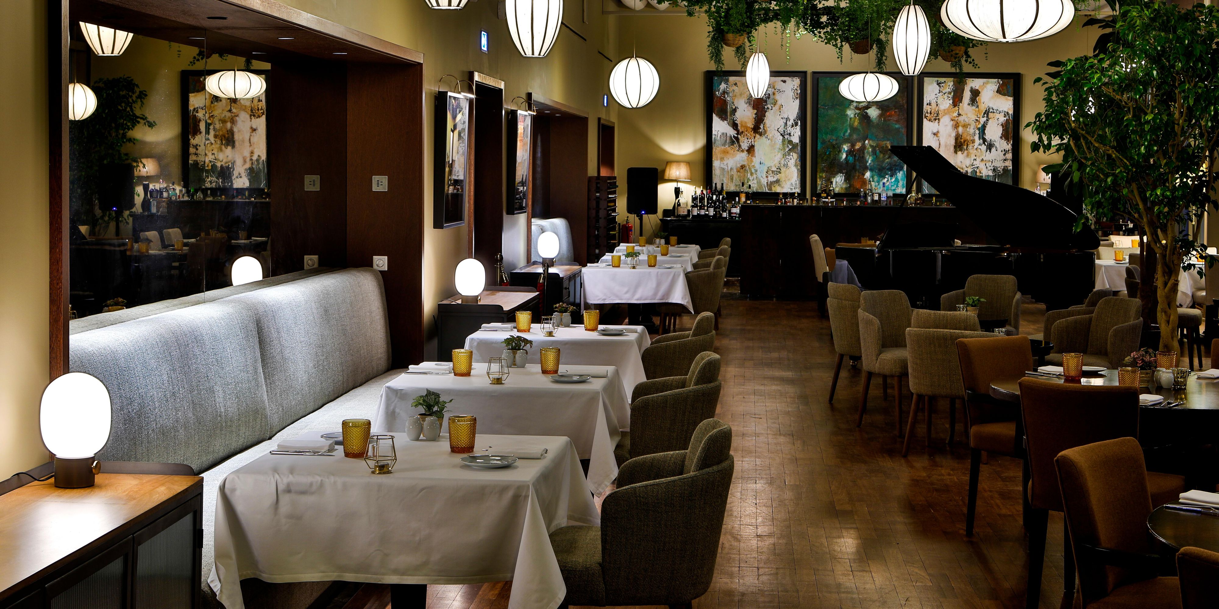 Experience the finest in Porto’s culinary scene at Astória Restaurant. Savor expertly crafted dishes that celebrate local flavors in a sophisticated atmosphere. Explore our menu, special and themed events and make reservations at its own website. Let Astória offer you an unforgettable culinary experience. Check our restaurant website for more!