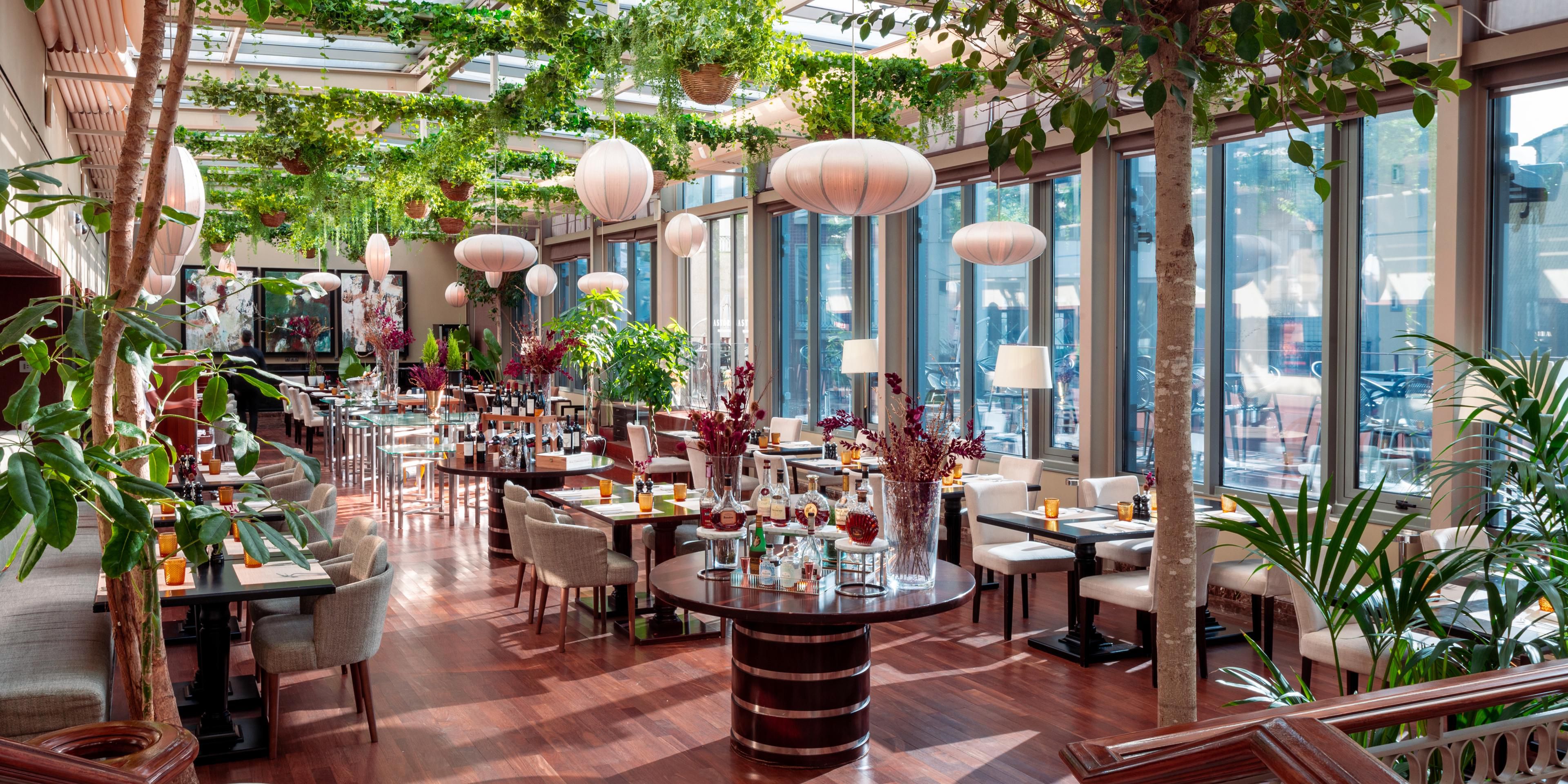 Desfrute do melhor brunch de fim de semana na cidade! Delicie-se com uma seleção irresistível de pratos frescos e saborosos, num ambiente acolhedor e elegante. Reserve já o seu lugar e junte-se a nós para uma experiência gastronómica única!