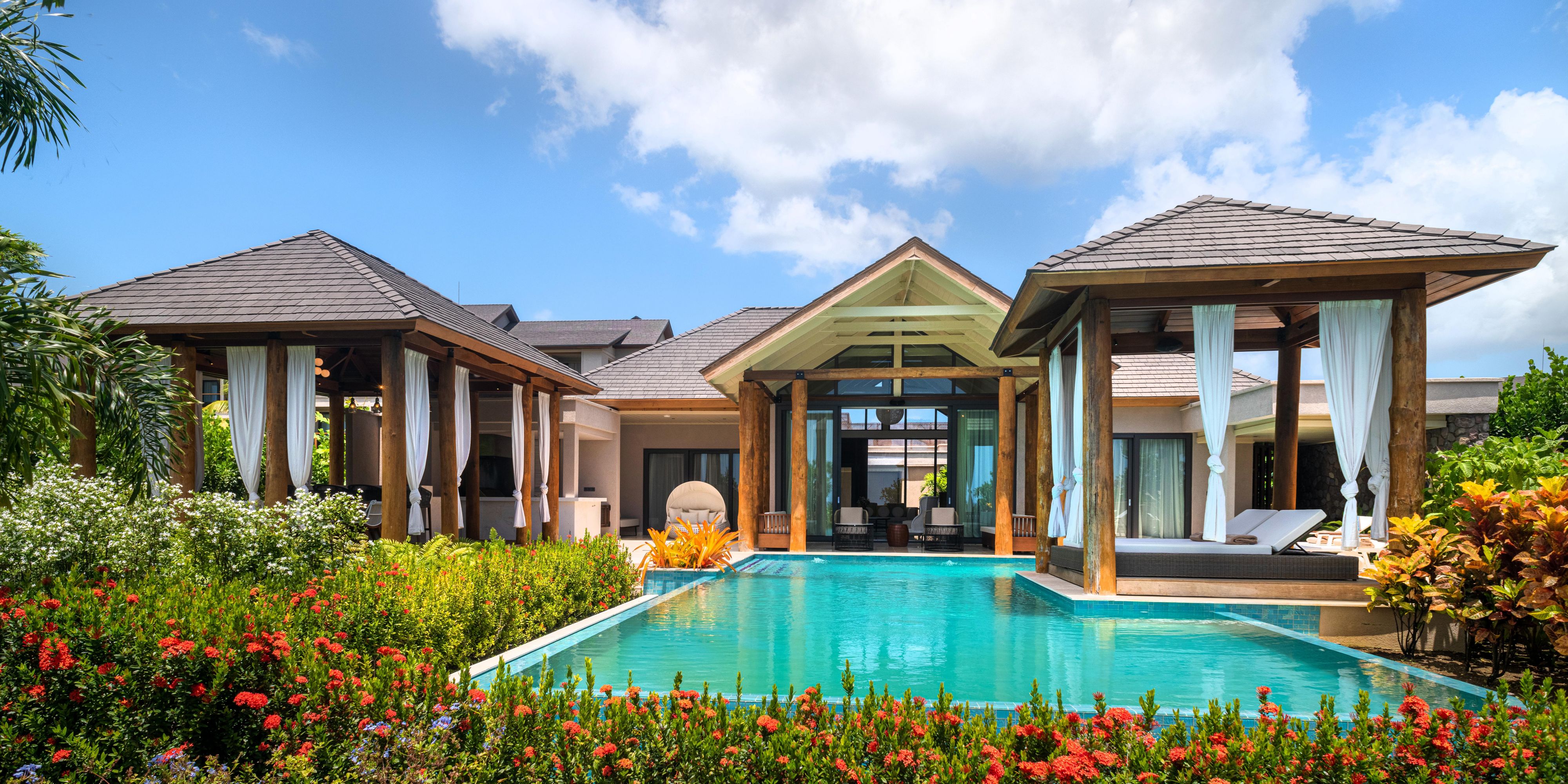 Our hotel in Dominica comes with bright, airy rooms inspired by the natural world. Enjoy pops of greens and blues that remind you of the rainforest and sea outside. Sink into your luxury bathtub after a day of soaking up the sunshine. Ease into the plush linens for a night of unmatched rest at our luxury resort in Dominica.