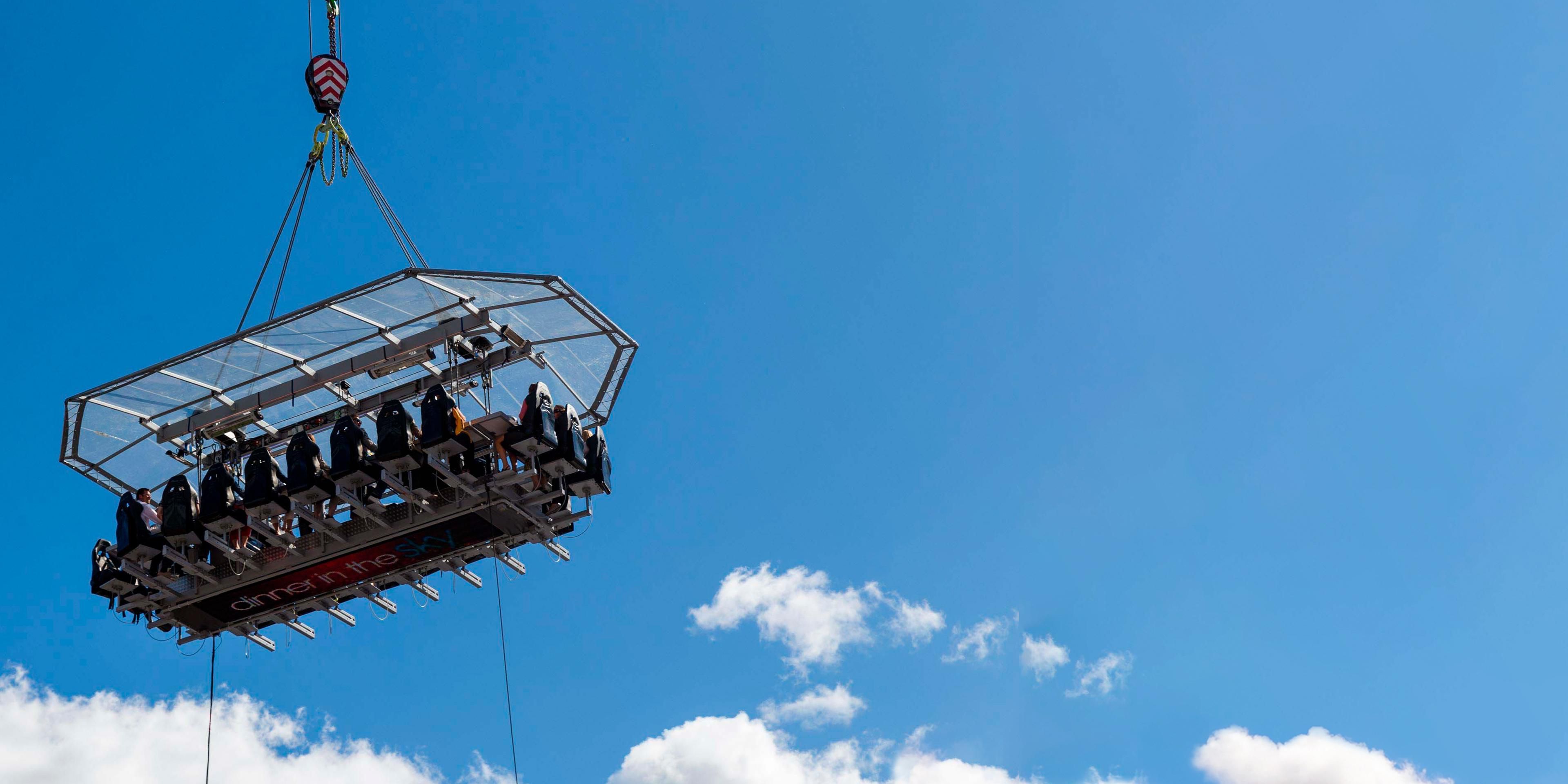 From October 16 to 26, experience Dinner in the Sky Puebla and enjoy the exquisite menus from Cocina de los Ángeles at breathtaking heights. Savor unique dishes with unmatched views and stay from $1,500 MXN + taxes. Enjoy an unforgettable experience featuring the cuisine of one of the best restaurants in Puebla.
