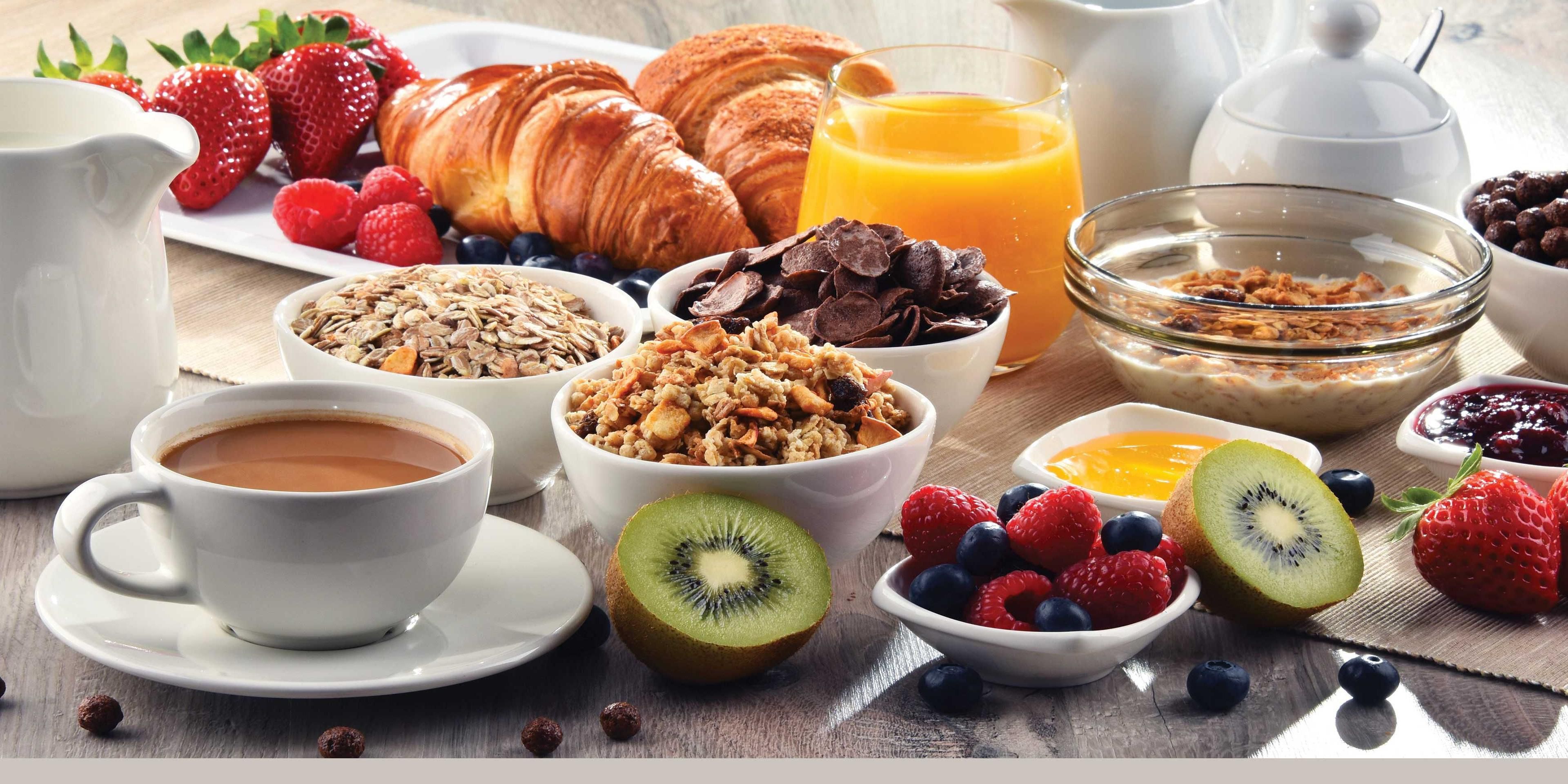 At Presidente InterContinental Puebla, we strive to guarantee our guests' contentment. For just USD 10 more, indulge in two buffet breakfasts featuring top-quality foods adhering to the highest standards.
