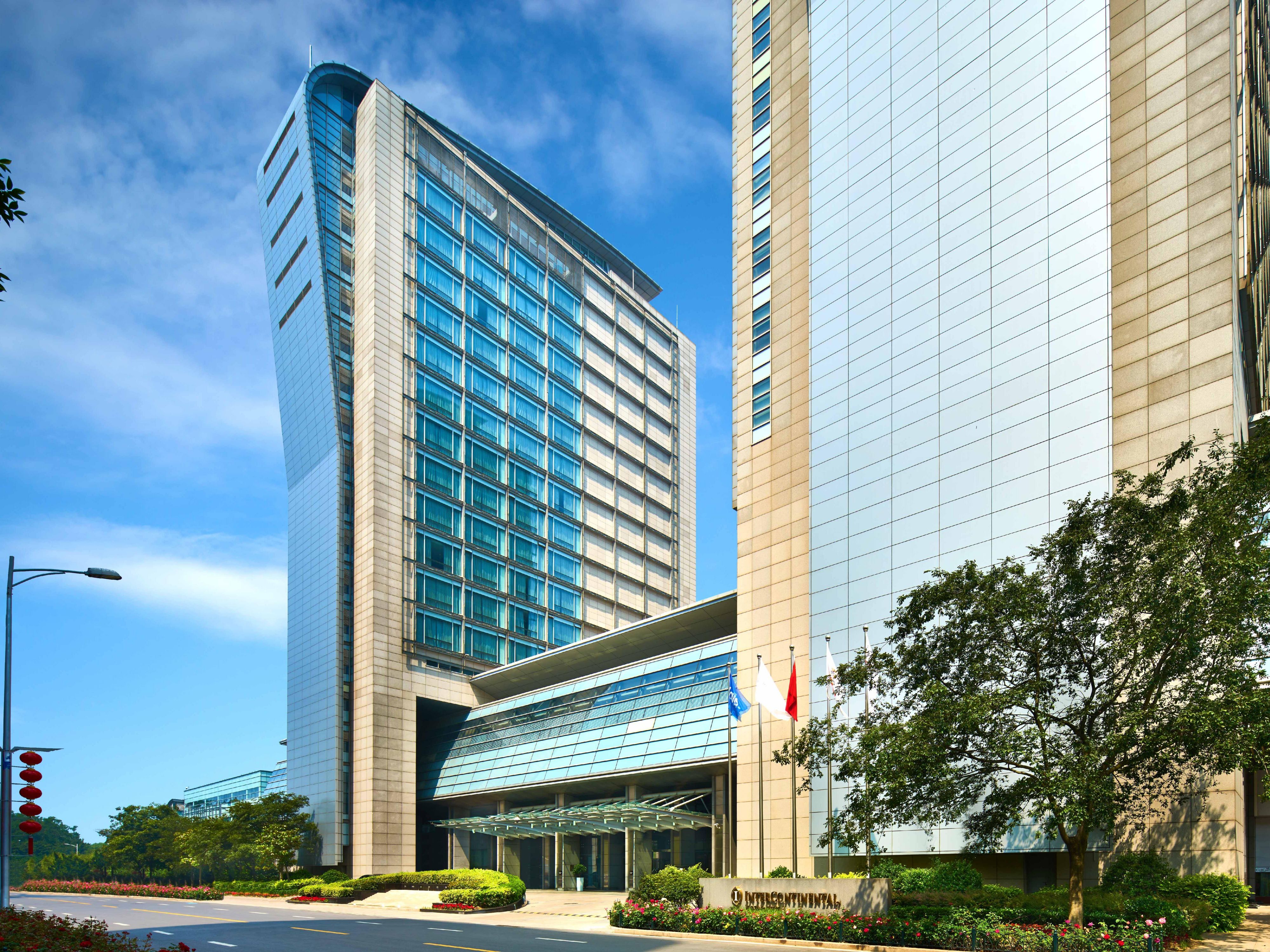 Hotel Exterior - West Entrance