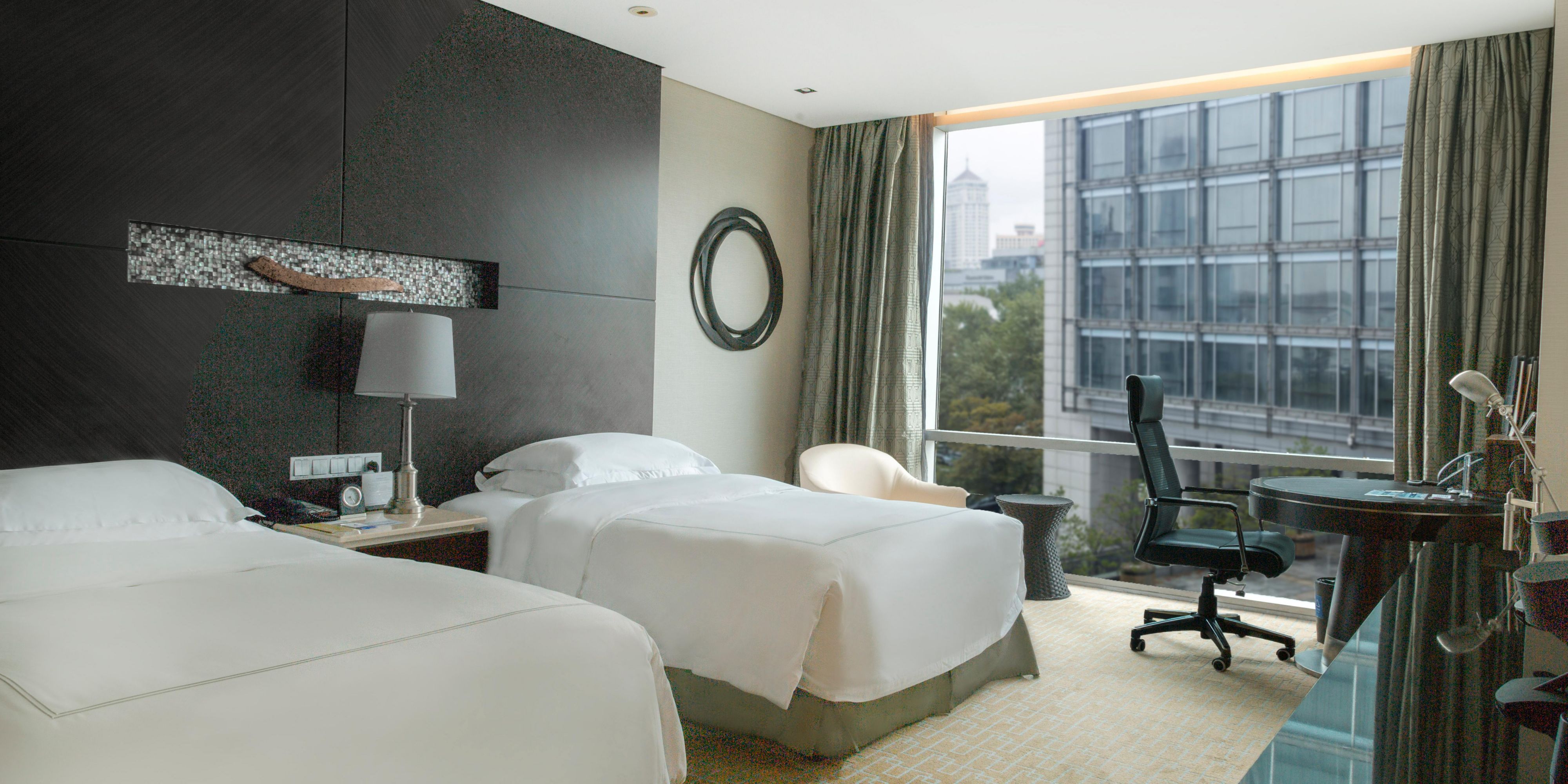 Club InterContinental Twin City View Room